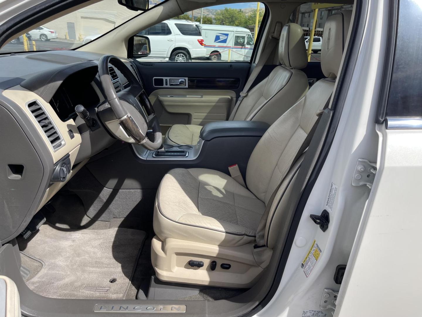 2008 Super White /Tan Lincoln MKX FWD (2LMDU68C58B) with an 3.5L V6 DOHC 24V engine, 6-Speed Automatic Overdrive transmission, located at 801 South State Street, Salt Lake City, UT, 84111, (801) 328-0098, 40.751953, -111.888206 - Clean title! No accidents on Carfax! Only 2 reported previous owners showing on the Carfax. This beautiful SUV has been well maintained and taken care of the Carfax shows it was well maintained. It has passed emissions and been inspected by our mechanic and approved for up to a 5 year warranty that - Photo#11