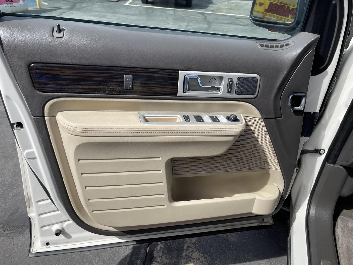 2008 Super White /Tan Lincoln MKX FWD (2LMDU68C58B) with an 3.5L V6 DOHC 24V engine, 6-Speed Automatic Overdrive transmission, located at 801 South State Street, Salt Lake City, UT, 84111, (801) 328-0098, 40.751953, -111.888206 - Clean title! No accidents on Carfax! Only 2 reported previous owners showing on the Carfax. This beautiful SUV has been well maintained and taken care of the Carfax shows it was well maintained. It has passed emissions and been inspected by our mechanic and approved for up to a 5 year warranty that - Photo#13