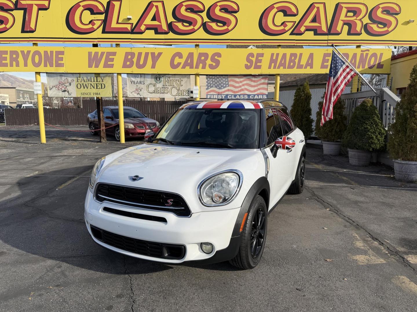 2015 Super White /Black Mini Countryman S (WMWZC3C57FW) with an 1.6L L4 DOHC 16V TURBO engine, Automatic transmission, located at 801 South State Street, Salt Lake City, UT, 84111, (801) 328-0098, 40.751953, -111.888206 - Clean title! Immaculate condition! Hard to find in this great condition as this one. Fully loaded nice car great on gas! Features: Countryman S package, Alloy wheels, leather seats, heated seats, automatic, power windows, power locks, power mirrors, low miles, gas saver, great fuel economy, newer - Photo#1