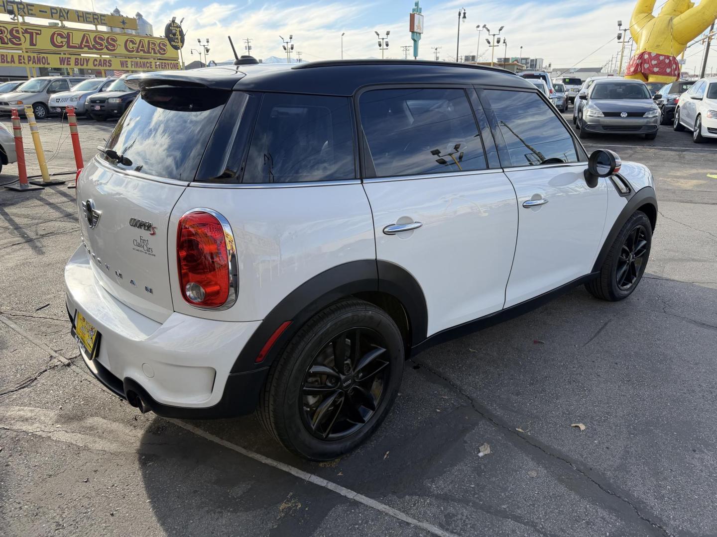 2015 Super White /Black Mini Countryman S (WMWZC3C57FW) with an 1.6L L4 DOHC 16V TURBO engine, Automatic transmission, located at 801 South State Street, Salt Lake City, UT, 84111, (801) 328-0098, 40.751953, -111.888206 - Clean title! Immaculate condition! Hard to find in this great condition as this one. Fully loaded nice car great on gas! Features: Countryman S package, Alloy wheels, leather seats, heated seats, automatic, power windows, power locks, power mirrors, low miles, gas saver, great fuel economy, newer - Photo#5