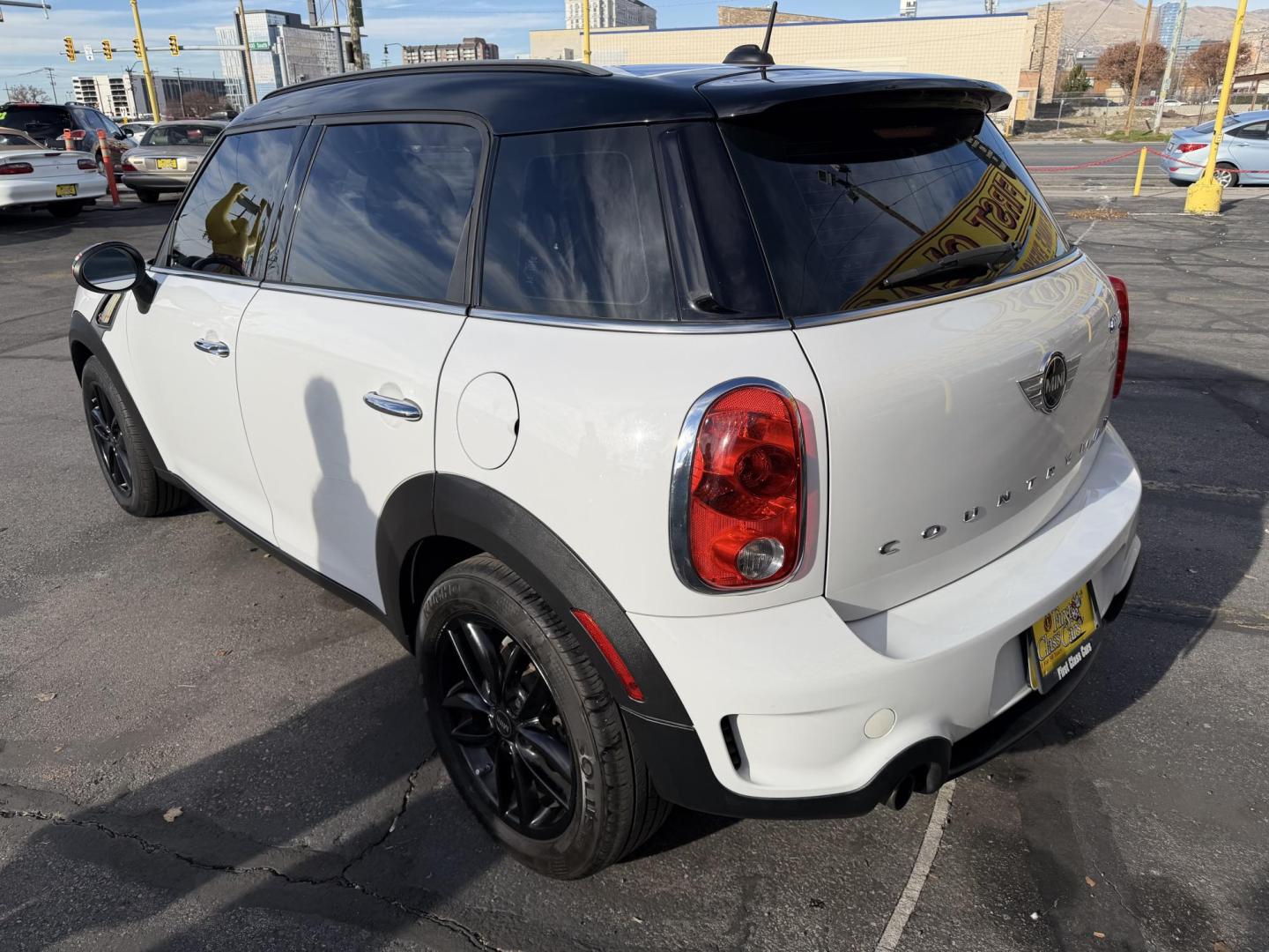2015 Super White /Black Mini Countryman S (WMWZC3C57FW) with an 1.6L L4 DOHC 16V TURBO engine, Automatic transmission, located at 801 South State Street, Salt Lake City, UT, 84111, (801) 328-0098, 40.751953, -111.888206 - Clean title! Immaculate condition! Hard to find in this great condition as this one. Fully loaded nice car great on gas! Features: Countryman S package, Alloy wheels, leather seats, heated seats, automatic, power windows, power locks, power mirrors, low miles, gas saver, great fuel economy, newer - Photo#7