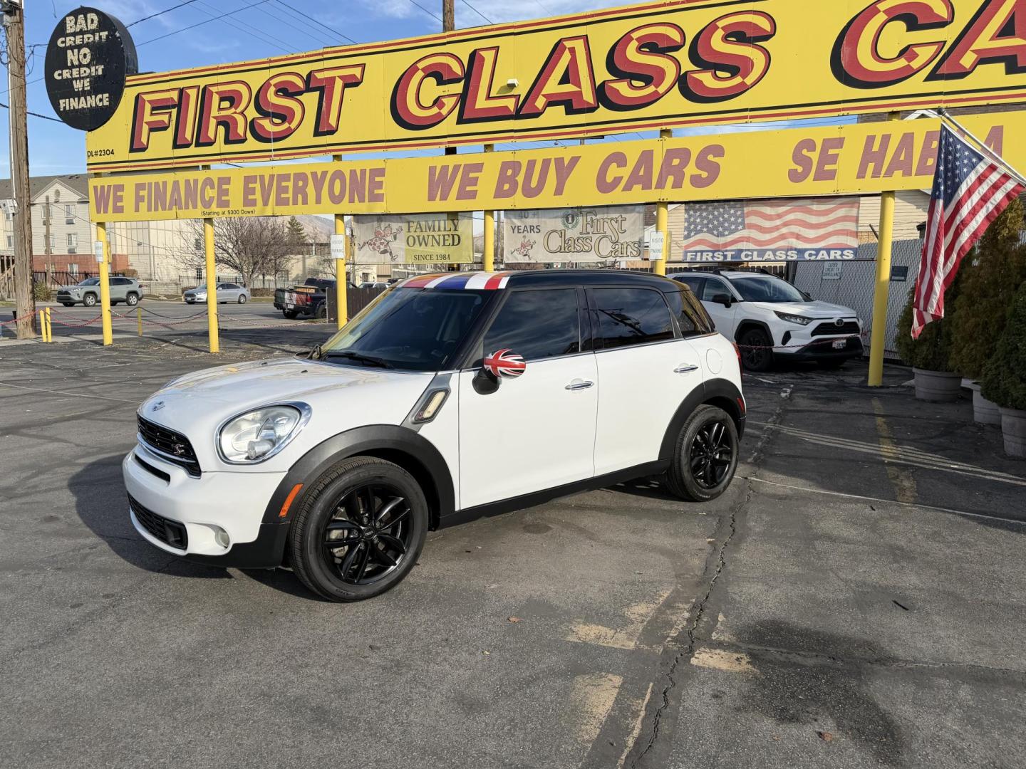 2015 Super White /Black Mini Countryman S (WMWZC3C57FW) with an 1.6L L4 DOHC 16V TURBO engine, Automatic transmission, located at 801 South State Street, Salt Lake City, UT, 84111, (801) 328-0098, 40.751953, -111.888206 - Clean title! Immaculate condition! Hard to find in this great condition as this one. Fully loaded nice car great on gas! Features: Countryman S package, Alloy wheels, leather seats, heated seats, automatic, power windows, power locks, power mirrors, low miles, gas saver, great fuel economy, newer - Photo#9