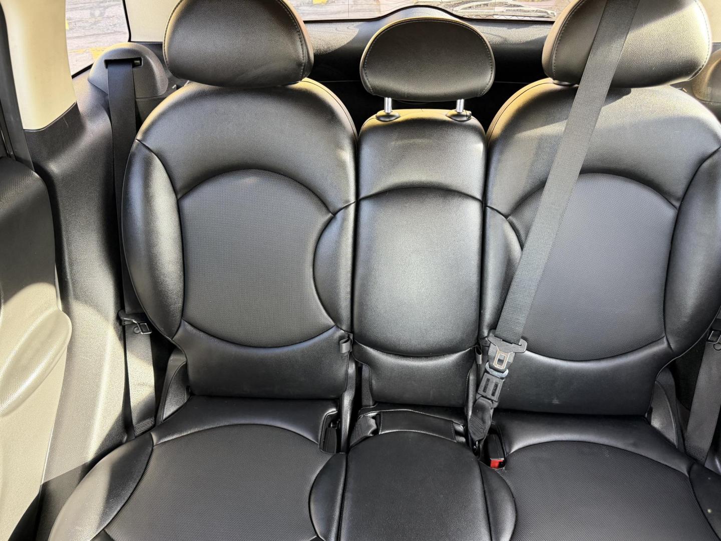 2015 Super White /Black Mini Countryman S (WMWZC3C57FW) with an 1.6L L4 DOHC 16V TURBO engine, Automatic transmission, located at 801 South State Street, Salt Lake City, UT, 84111, (801) 328-0098, 40.751953, -111.888206 - Clean title! Immaculate condition! Hard to find in this great condition as this one. Fully loaded nice car great on gas! Features: Countryman S package, Alloy wheels, leather seats, heated seats, automatic, power windows, power locks, power mirrors, low miles, gas saver, great fuel economy, newer - Photo#18