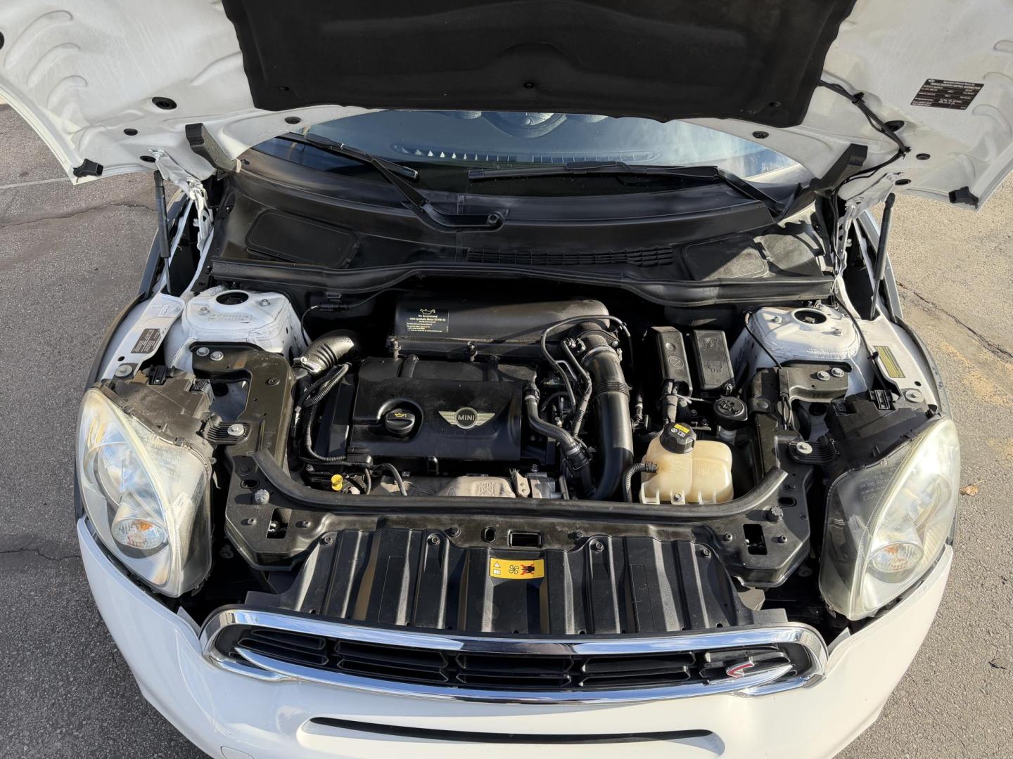 2015 Super White /Black Mini Countryman S (WMWZC3C57FW) with an 1.6L L4 DOHC 16V TURBO engine, Automatic transmission, located at 801 South State Street, Salt Lake City, UT, 84111, (801) 328-0098, 40.751953, -111.888206 - Clean title! Immaculate condition! Hard to find in this great condition as this one. Fully loaded nice car great on gas! Features: Countryman S package, Alloy wheels, leather seats, heated seats, automatic, power windows, power locks, power mirrors, low miles, gas saver, great fuel economy, newer - Photo#21