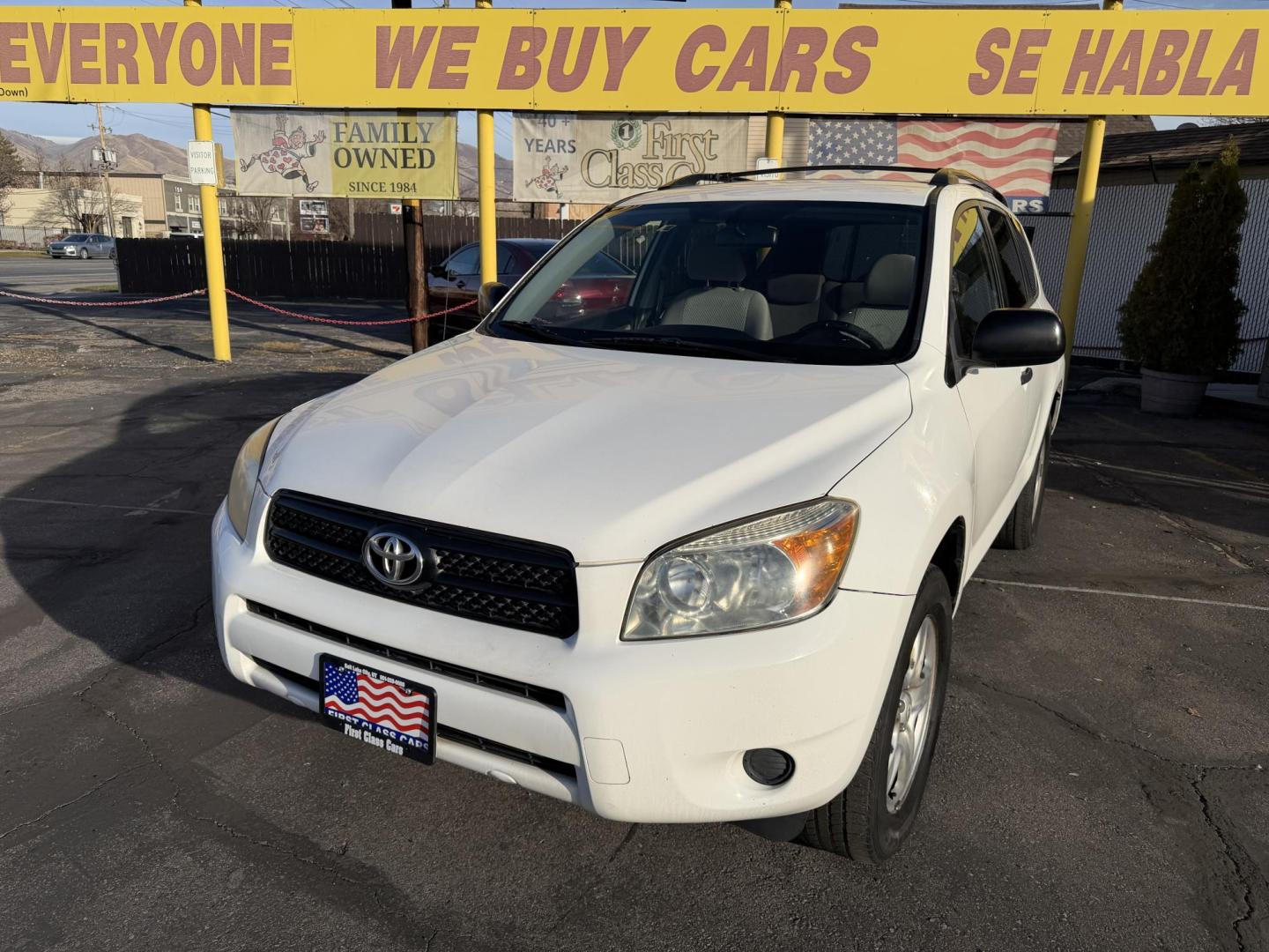 2006 Super White /Gray Toyota RAV4 Base I4 2WD (JTMZD33V866) with an 2.4L L4 DOHC 16V engine, 4-Speed Automatic transmission, located at 801 South State Street, Salt Lake City, UT, 84111, (801) 328-0098, 40.751953, -111.888206 - Clean title! No accidents on Carfax! Clean bill of health Carfax shows this SUV has been maintained and cared for it has been serviced regularly for oil changes and regular maintenance Carfax report shows over 42 service records and no accidents!!! Approved for up to a 5 year warranty passed all ins - Photo#1