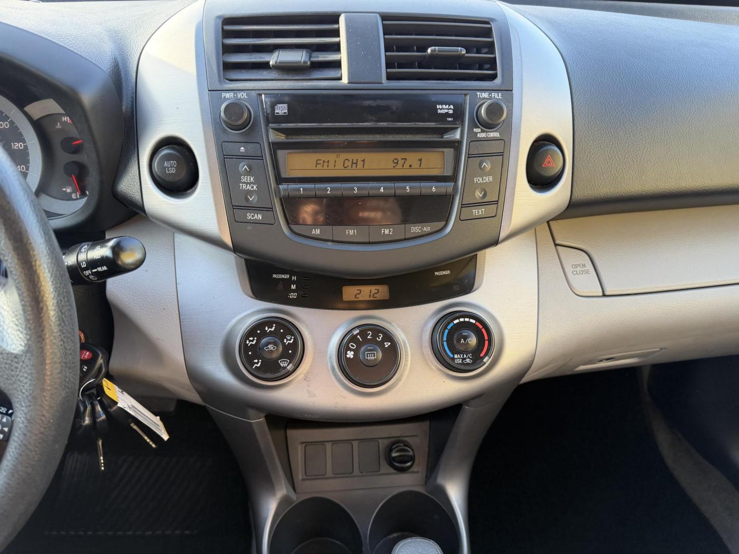 2006 Super White /Gray Toyota RAV4 Base I4 2WD (JTMZD33V866) with an 2.4L L4 DOHC 16V engine, 4-Speed Automatic transmission, located at 801 South State Street, Salt Lake City, UT, 84111, (801) 328-0098, 40.751953, -111.888206 - Clean title! No accidents on Carfax! Clean bill of health Carfax shows this SUV has been maintained and cared for it has been serviced regularly for oil changes and regular maintenance Carfax report shows over 42 service records and no accidents!!! Approved for up to a 5 year warranty passed all ins - Photo#12