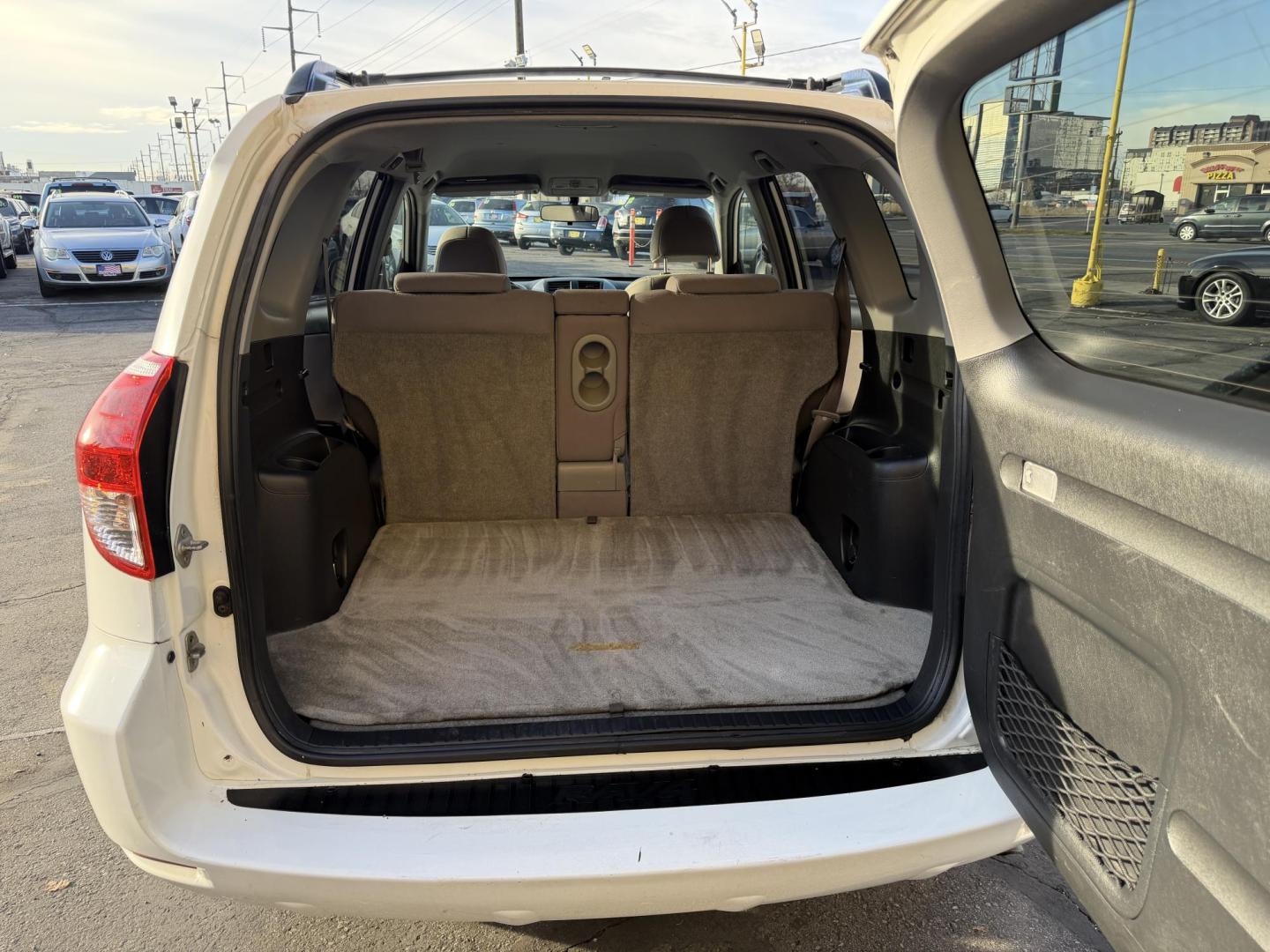 2006 Super White /Gray Toyota RAV4 Base I4 2WD (JTMZD33V866) with an 2.4L L4 DOHC 16V engine, 4-Speed Automatic transmission, located at 801 South State Street, Salt Lake City, UT, 84111, (801) 328-0098, 40.751953, -111.888206 - Clean title! No accidents on Carfax! Clean bill of health Carfax shows this SUV has been maintained and cared for it has been serviced regularly for oil changes and regular maintenance Carfax report shows over 42 service records and no accidents!!! Approved for up to a 5 year warranty passed all ins - Photo#22