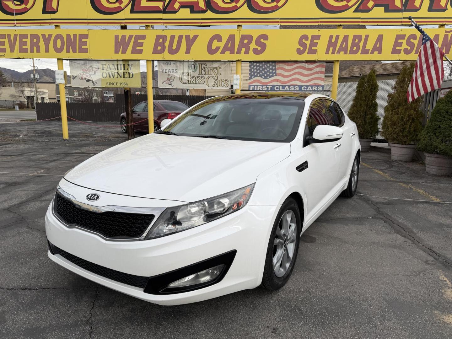 2011 Super White /Tan Kia Optima EX (KNAGN4A75B5) with an 2.4L L4 DOHC 16V engine, 6-Speed Automatic transmission, located at 801 South State Street, Salt Lake City, UT, 84111, (801) 328-0098, 40.751953, -111.888206 - Clean title! No accidents on Carfax! Carfax shows regular service was performed and maintained with the previous owners! Approved for an extended warranty that can be purchased. This vehicle has passed all inspections and qualifies for an extended warranty package. Features: A/C Seat(s), ABS Brake - Photo#1