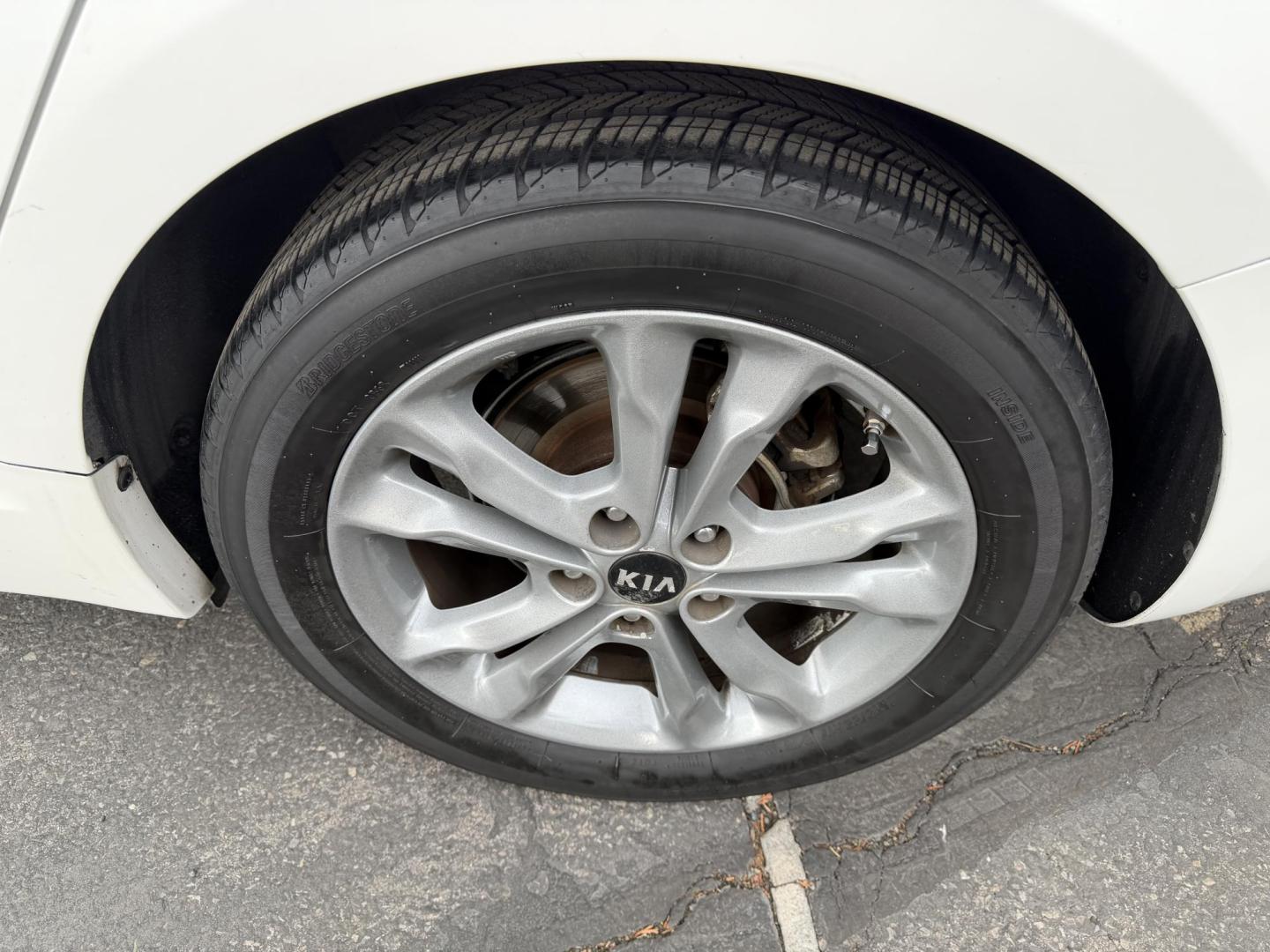 2011 Super White /Tan Kia Optima EX (KNAGN4A75B5) with an 2.4L L4 DOHC 16V engine, 6-Speed Automatic transmission, located at 801 South State Street, Salt Lake City, UT, 84111, (801) 328-0098, 40.751953, -111.888206 - Clean title! No accidents on Carfax! Carfax shows regular service was performed and maintained with the previous owners! Approved for an extended warranty that can be purchased. This vehicle has passed all inspections and qualifies for an extended warranty package. Features: A/C Seat(s), ABS Brake - Photo#9