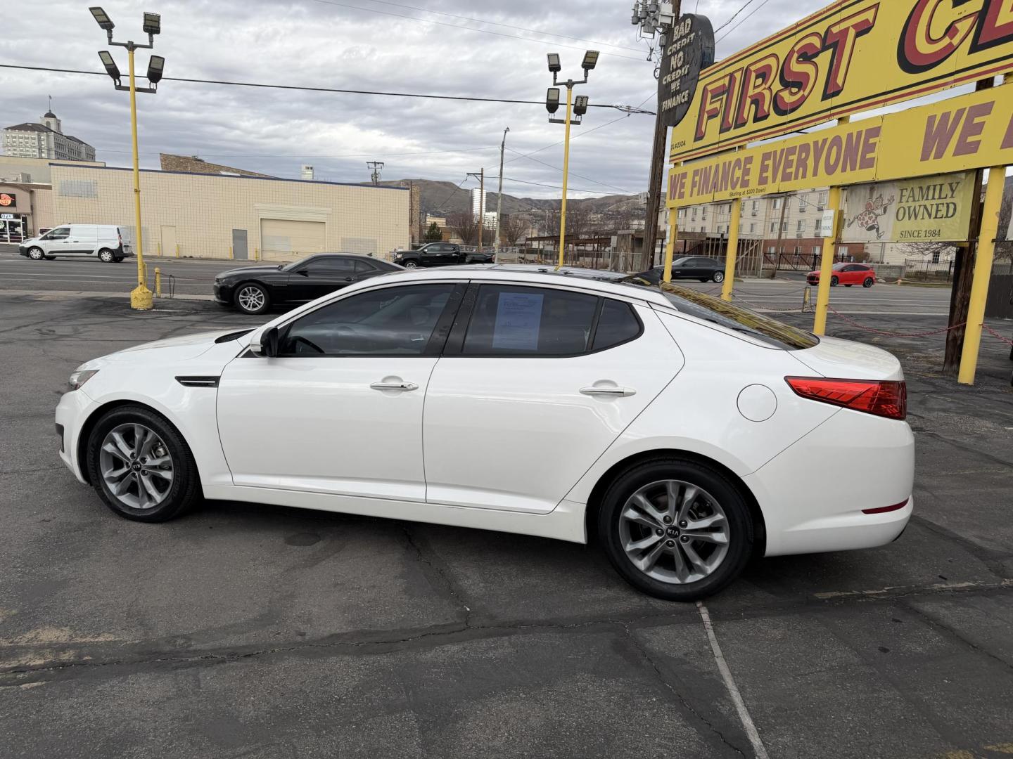 2011 Super White /Tan Kia Optima EX (KNAGN4A75B5) with an 2.4L L4 DOHC 16V engine, 6-Speed Automatic transmission, located at 801 South State Street, Salt Lake City, UT, 84111, (801) 328-0098, 40.751953, -111.888206 - Clean title! No accidents on Carfax! Carfax shows regular service was performed and maintained with the previous owners! Approved for an extended warranty that can be purchased. This vehicle has passed all inspections and qualifies for an extended warranty package. Features: A/C Seat(s), ABS Brake - Photo#8