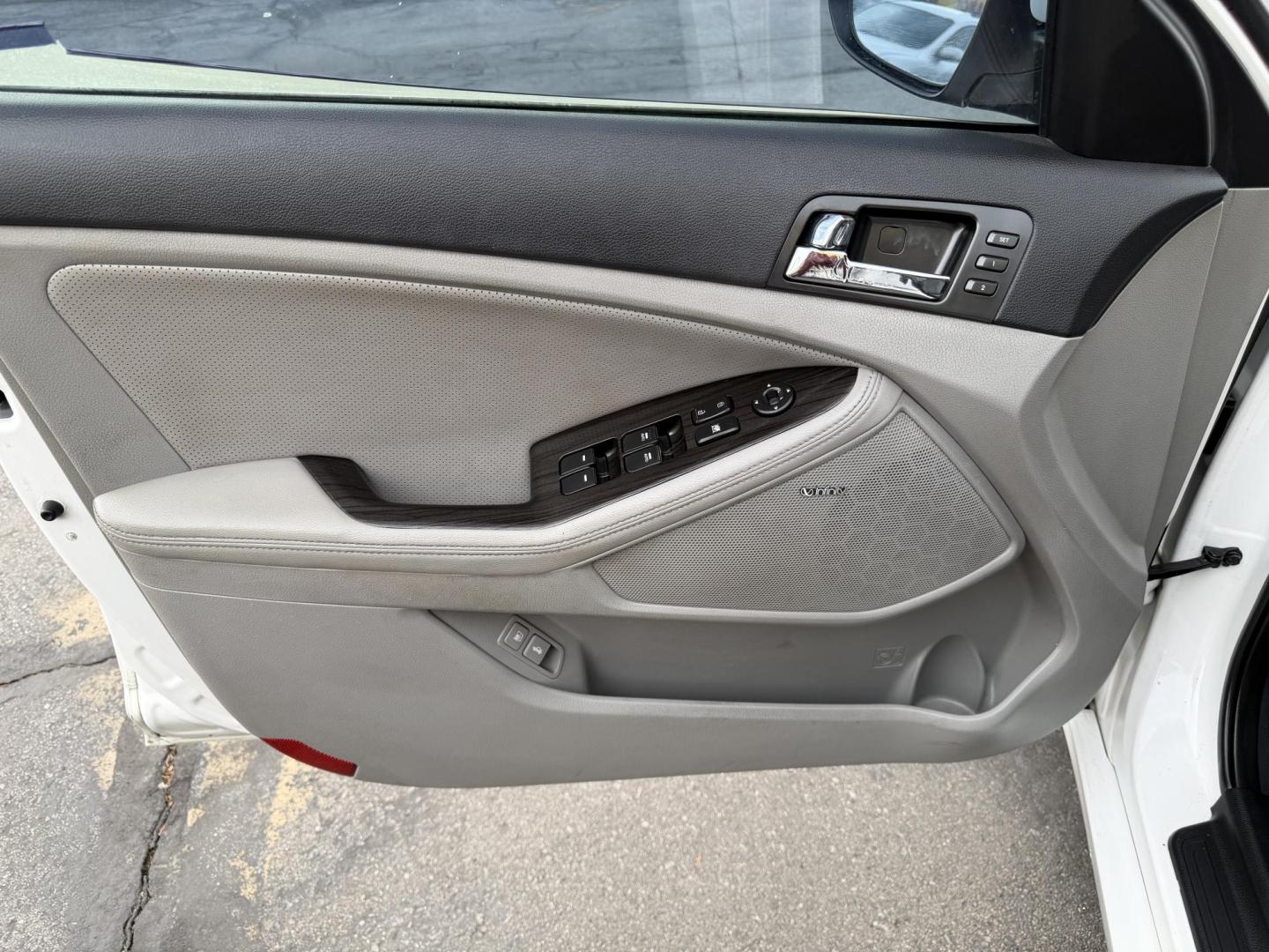 2011 Super White /Tan Kia Optima EX (KNAGN4A75B5) with an 2.4L L4 DOHC 16V engine, 6-Speed Automatic transmission, located at 801 South State Street, Salt Lake City, UT, 84111, (801) 328-0098, 40.751953, -111.888206 - Clean title! No accidents on Carfax! Carfax shows regular service was performed and maintained with the previous owners! Approved for an extended warranty that can be purchased. This vehicle has passed all inspections and qualifies for an extended warranty package. Features: A/C Seat(s), ABS Brake - Photo#15