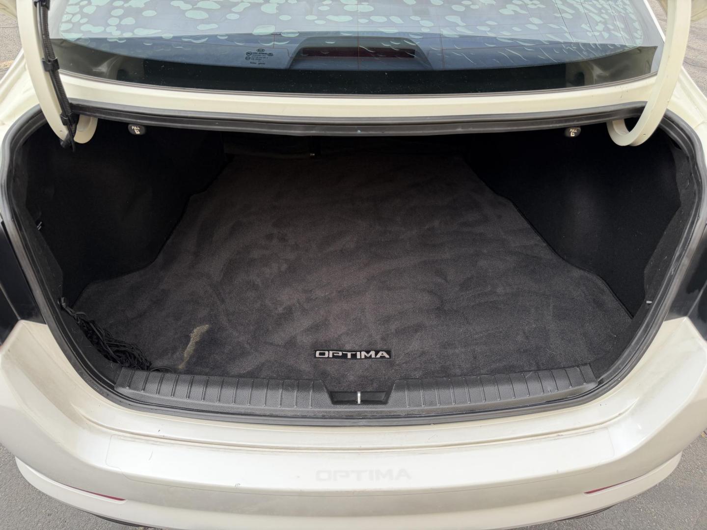 2011 Super White /Tan Kia Optima EX (KNAGN4A75B5) with an 2.4L L4 DOHC 16V engine, 6-Speed Automatic transmission, located at 801 South State Street, Salt Lake City, UT, 84111, (801) 328-0098, 40.751953, -111.888206 - Clean title! No accidents on Carfax! Carfax shows regular service was performed and maintained with the previous owners! Approved for an extended warranty that can be purchased. This vehicle has passed all inspections and qualifies for an extended warranty package. Features: A/C Seat(s), ABS Brake - Photo#24