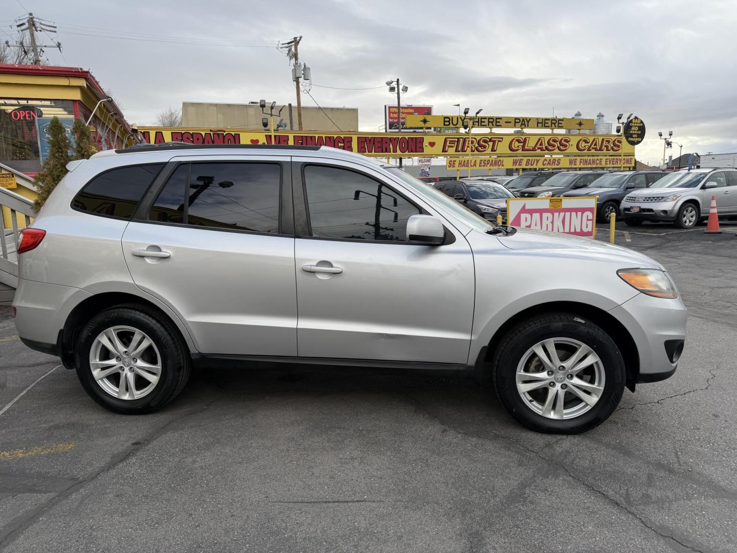 2011 Silver Sky Metallic /Gray Hyundai Santa Fe SE 3.5 FWD (5XYZH4AGXBG) with an 3.5L V6 DOHC 24V engine, 6-Speed Automatic transmission, located at 801 South State Street, Salt Lake City, UT, 84111, (801) 328-0098, 40.751953, -111.888206 - Clean title! 1 Owner hard to find! Immaculate condition inside and out. Has passed all inspections and approved for up to a 5 year extended warranty that covers motor, transmission and powertrain protection for up to 5 years can be added on at time of sale. Features: ABS Brakes, Air Conditioning, - Photo#3