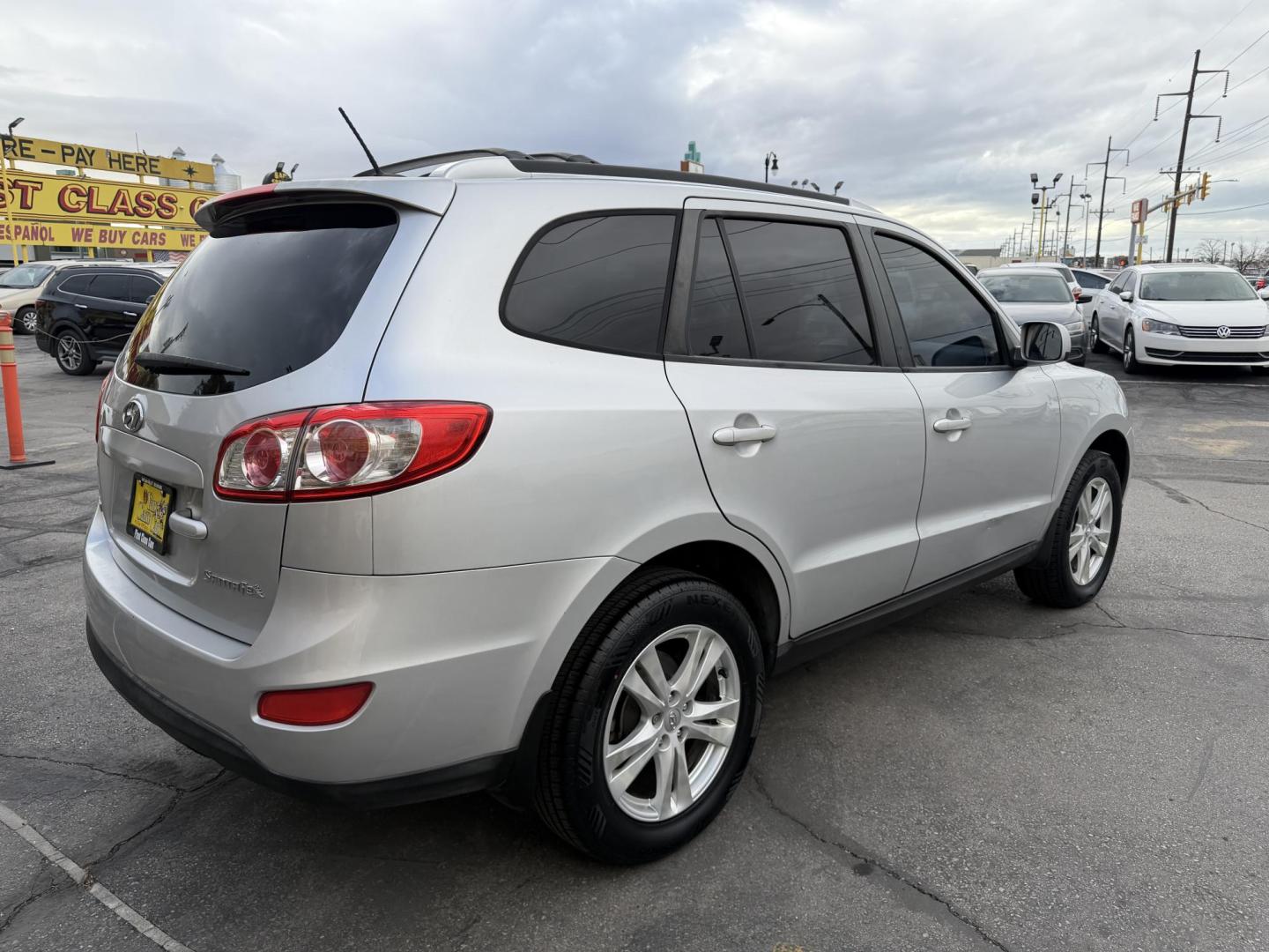 2011 Silver Sky Metallic /Gray Hyundai Santa Fe SE 3.5 FWD (5XYZH4AGXBG) with an 3.5L V6 DOHC 24V engine, 6-Speed Automatic transmission, located at 801 South State Street, Salt Lake City, UT, 84111, (801) 328-0098, 40.751953, -111.888206 - Clean title! 1 Owner hard to find! Immaculate condition inside and out. Has passed all inspections and approved for up to a 5 year extended warranty that covers motor, transmission and powertrain protection for up to 5 years can be added on at time of sale. Features: ABS Brakes, Air Conditioning, - Photo#4