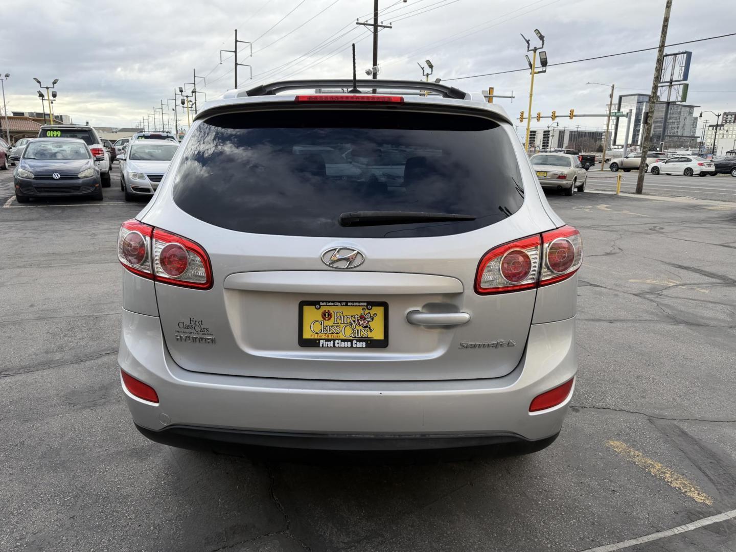 2011 Silver Sky Metallic /Gray Hyundai Santa Fe SE 3.5 FWD (5XYZH4AGXBG) with an 3.5L V6 DOHC 24V engine, 6-Speed Automatic transmission, located at 801 South State Street, Salt Lake City, UT, 84111, (801) 328-0098, 40.751953, -111.888206 - Clean title! 1 Owner hard to find! Immaculate condition inside and out. Has passed all inspections and approved for up to a 5 year extended warranty that covers motor, transmission and powertrain protection for up to 5 years can be added on at time of sale. Features: ABS Brakes, Air Conditioning, - Photo#5