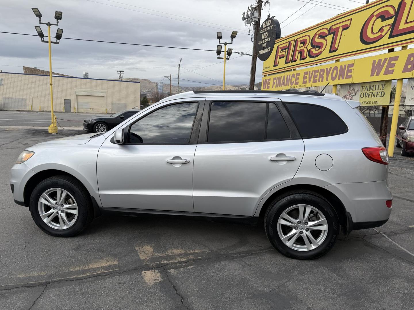 2011 Silver Sky Metallic /Gray Hyundai Santa Fe SE 3.5 FWD (5XYZH4AGXBG) with an 3.5L V6 DOHC 24V engine, 6-Speed Automatic transmission, located at 801 South State Street, Salt Lake City, UT, 84111, (801) 328-0098, 40.751953, -111.888206 - Clean title! 1 Owner hard to find! Immaculate condition inside and out. Has passed all inspections and approved for up to a 5 year extended warranty that covers motor, transmission and powertrain protection for up to 5 years can be added on at time of sale. Features: ABS Brakes, Air Conditioning, - Photo#7