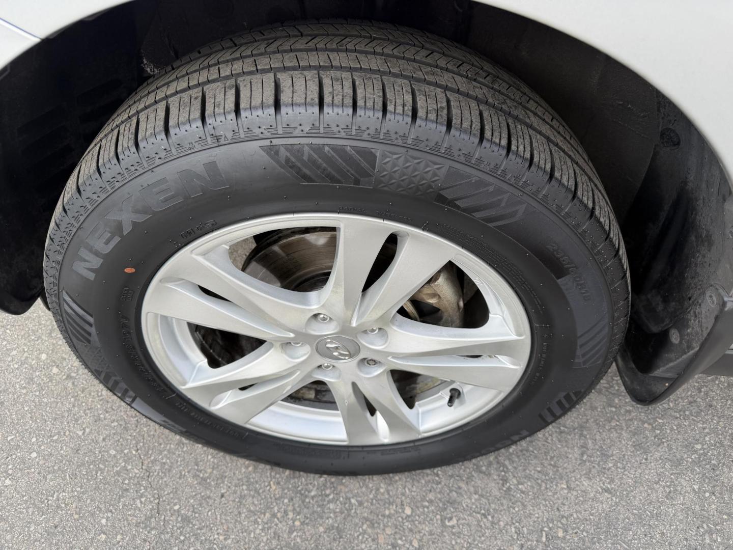 2011 Silver Sky Metallic /Gray Hyundai Santa Fe SE 3.5 FWD (5XYZH4AGXBG) with an 3.5L V6 DOHC 24V engine, 6-Speed Automatic transmission, located at 801 South State Street, Salt Lake City, UT, 84111, (801) 328-0098, 40.751953, -111.888206 - Clean title! 1 Owner hard to find! Immaculate condition inside and out. Has passed all inspections and approved for up to a 5 year extended warranty that covers motor, transmission and powertrain protection for up to 5 years can be added on at time of sale. Features: ABS Brakes, Air Conditioning, - Photo#8