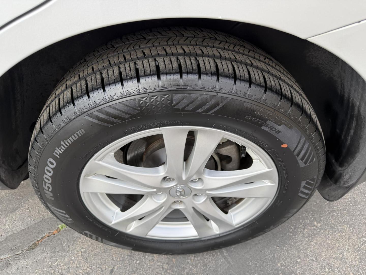 2011 Silver Sky Metallic /Gray Hyundai Santa Fe SE 3.5 FWD (5XYZH4AGXBG) with an 3.5L V6 DOHC 24V engine, 6-Speed Automatic transmission, located at 801 South State Street, Salt Lake City, UT, 84111, (801) 328-0098, 40.751953, -111.888206 - Clean title! 1 Owner hard to find! Immaculate condition inside and out. Has passed all inspections and approved for up to a 5 year extended warranty that covers motor, transmission and powertrain protection for up to 5 years can be added on at time of sale. Features: ABS Brakes, Air Conditioning, - Photo#9