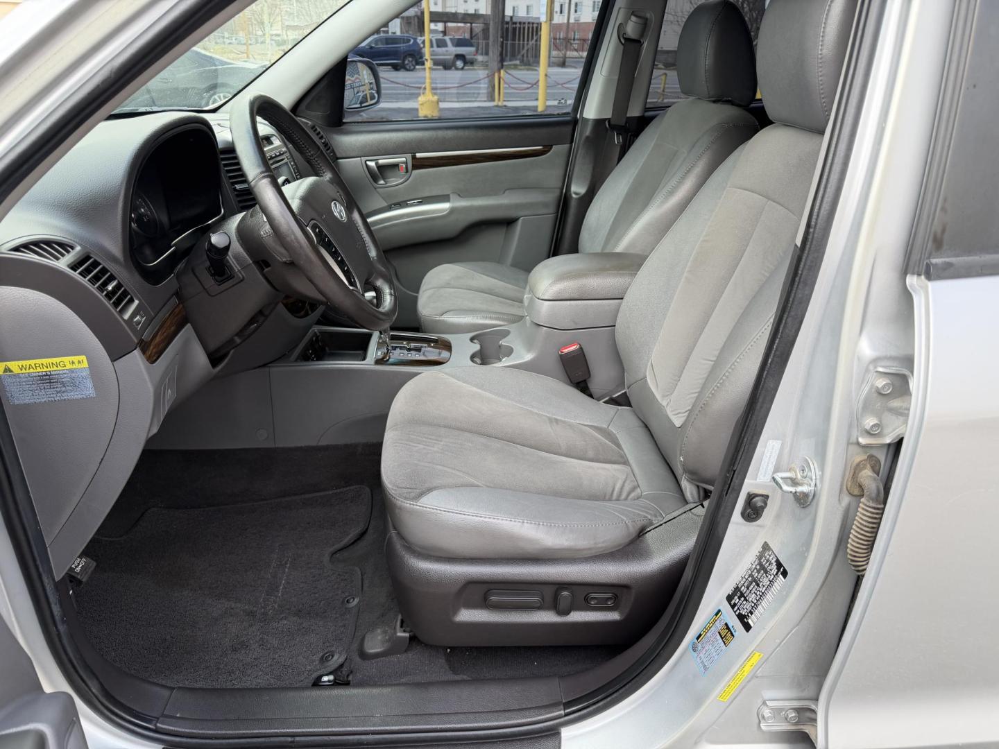 2011 Silver Sky Metallic /Gray Hyundai Santa Fe SE 3.5 FWD (5XYZH4AGXBG) with an 3.5L V6 DOHC 24V engine, 6-Speed Automatic transmission, located at 801 South State Street, Salt Lake City, UT, 84111, (801) 328-0098, 40.751953, -111.888206 - Clean title! 1 Owner hard to find! Immaculate condition inside and out. Has passed all inspections and approved for up to a 5 year extended warranty that covers motor, transmission and powertrain protection for up to 5 years can be added on at time of sale. Features: ABS Brakes, Air Conditioning, - Photo#10