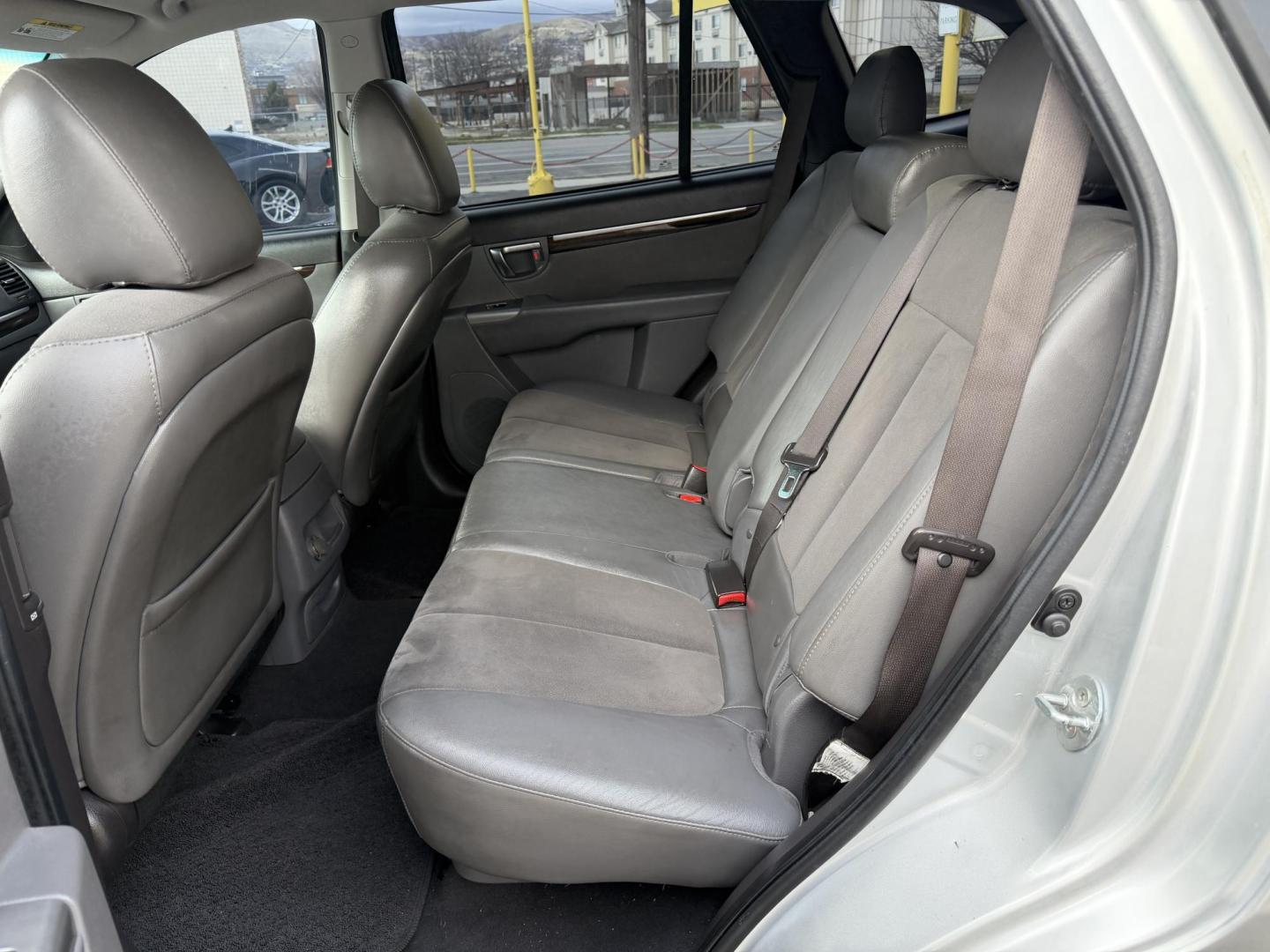 2011 Silver Sky Metallic /Gray Hyundai Santa Fe SE 3.5 FWD (5XYZH4AGXBG) with an 3.5L V6 DOHC 24V engine, 6-Speed Automatic transmission, located at 801 South State Street, Salt Lake City, UT, 84111, (801) 328-0098, 40.751953, -111.888206 - Clean title! 1 Owner hard to find! Immaculate condition inside and out. Has passed all inspections and approved for up to a 5 year extended warranty that covers motor, transmission and powertrain protection for up to 5 years can be added on at time of sale. Features: ABS Brakes, Air Conditioning, - Photo#11