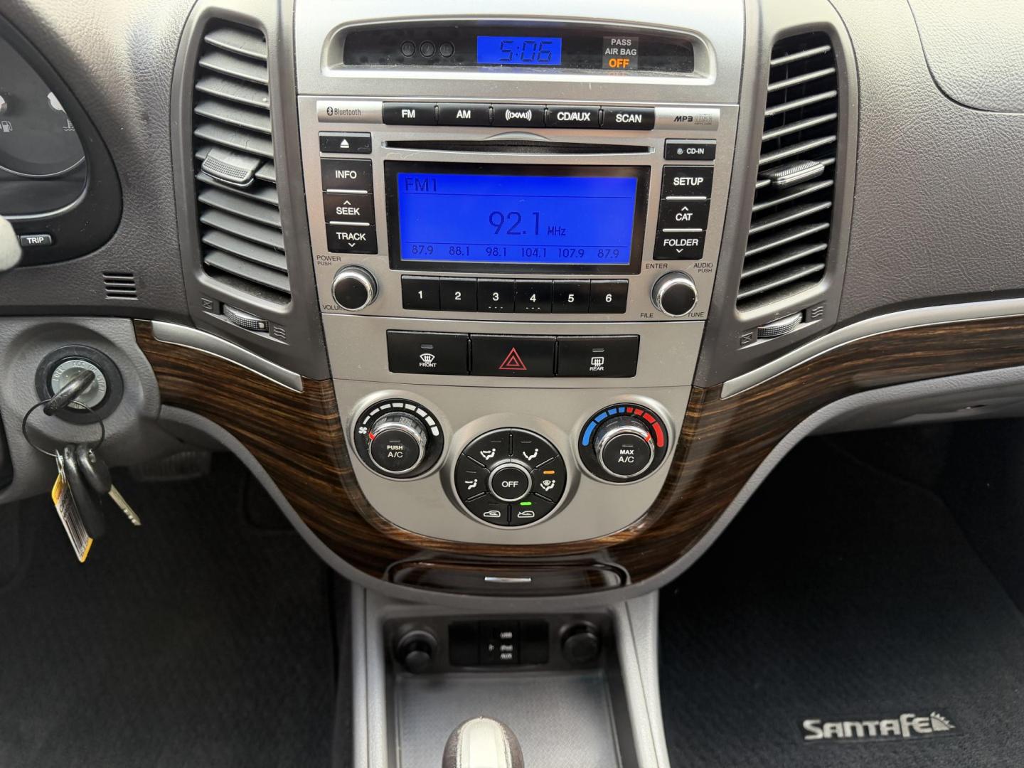 2011 Silver Sky Metallic /Gray Hyundai Santa Fe SE 3.5 FWD (5XYZH4AGXBG) with an 3.5L V6 DOHC 24V engine, 6-Speed Automatic transmission, located at 801 South State Street, Salt Lake City, UT, 84111, (801) 328-0098, 40.751953, -111.888206 - Clean title! 1 Owner hard to find! Immaculate condition inside and out. Has passed all inspections and approved for up to a 5 year extended warranty that covers motor, transmission and powertrain protection for up to 5 years can be added on at time of sale. Features: ABS Brakes, Air Conditioning, - Photo#14