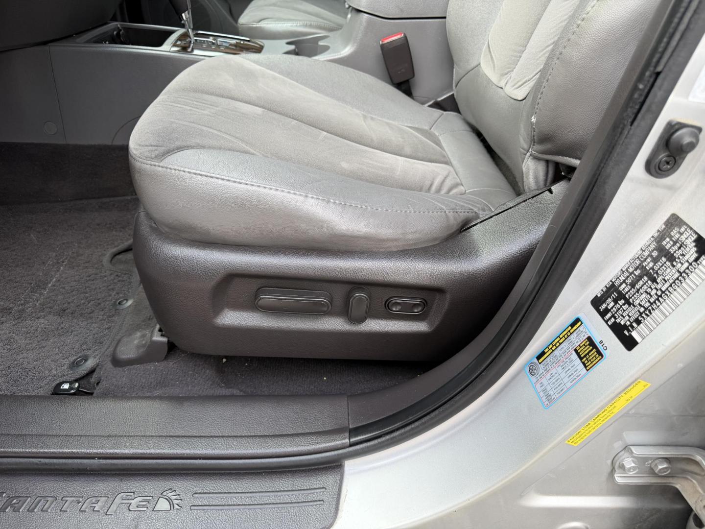 2011 Silver Sky Metallic /Gray Hyundai Santa Fe SE 3.5 FWD (5XYZH4AGXBG) with an 3.5L V6 DOHC 24V engine, 6-Speed Automatic transmission, located at 801 South State Street, Salt Lake City, UT, 84111, (801) 328-0098, 40.751953, -111.888206 - Clean title! 1 Owner hard to find! Immaculate condition inside and out. Has passed all inspections and approved for up to a 5 year extended warranty that covers motor, transmission and powertrain protection for up to 5 years can be added on at time of sale. Features: ABS Brakes, Air Conditioning, - Photo#16