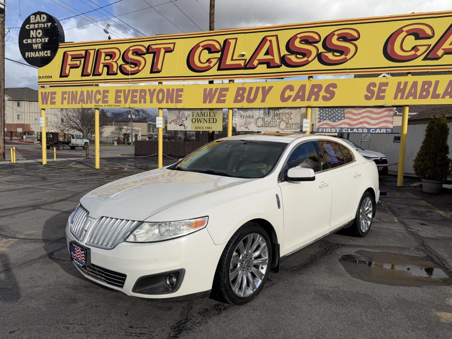 2009 Super White /Tan Lincoln MKS FWD (1LNHM93RX9G) with an 3.7L V6 DOHC 24V engine, 6-Speed Automatic Overdrive transmission, located at 801 South State Street, Salt Lake City, UT, 84111, (801) 328-0098, 40.751953, -111.888206 - Clean title! No accidents on the Carfax history report. Carfax shows regular maintenance and service has been performed. Approved for up to a 5 year extended warranty that can be purchased in addition to the vehicle. Has passed all vehicle inspections and approved for up an extended warranty plan th - Photo#1