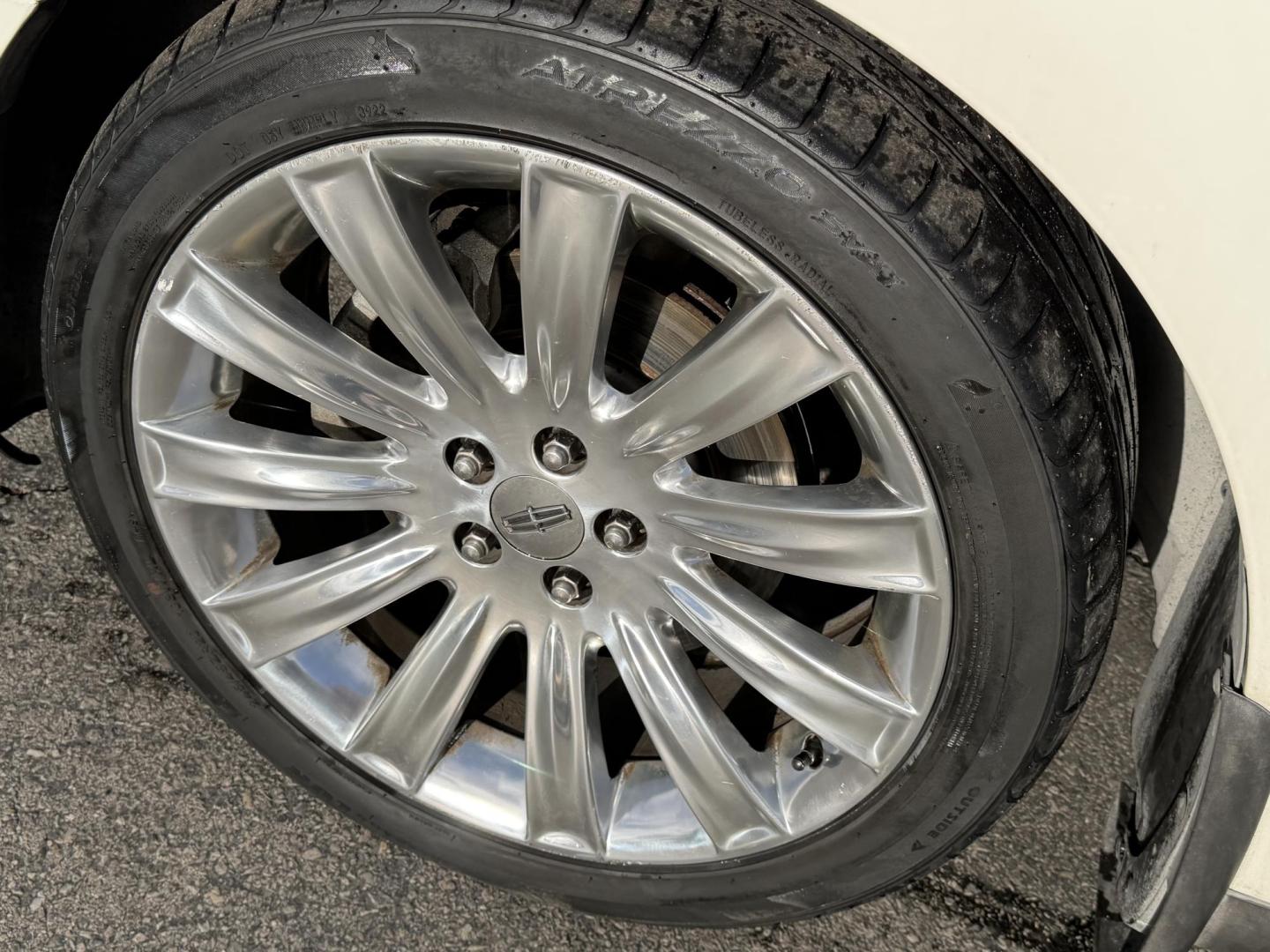 2009 Super White /Tan Lincoln MKS FWD (1LNHM93RX9G) with an 3.7L V6 DOHC 24V engine, 6-Speed Automatic Overdrive transmission, located at 801 South State Street, Salt Lake City, UT, 84111, (801) 328-0098, 40.751953, -111.888206 - Clean title! No accidents on the Carfax history report. Carfax shows regular maintenance and service has been performed. Approved for up to a 5 year extended warranty that can be purchased in addition to the vehicle. Has passed all vehicle inspections and approved for up an extended warranty plan th - Photo#10