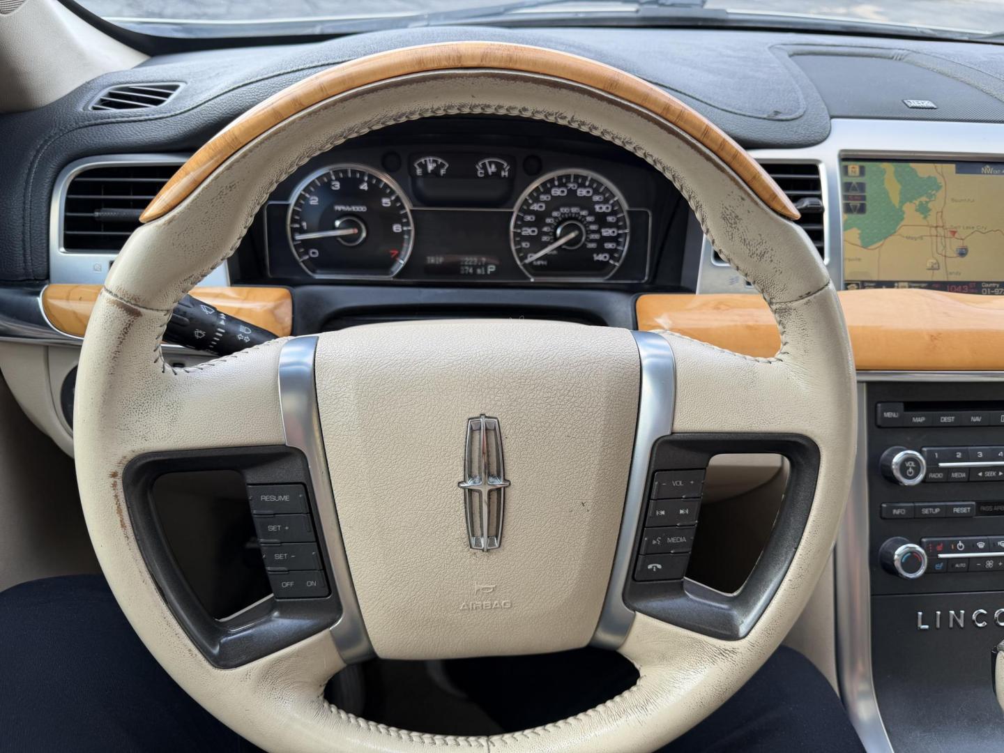 2009 Super White /Tan Lincoln MKS FWD (1LNHM93RX9G) with an 3.7L V6 DOHC 24V engine, 6-Speed Automatic Overdrive transmission, located at 801 South State Street, Salt Lake City, UT, 84111, (801) 328-0098, 40.751953, -111.888206 - Clean title! No accidents on the Carfax history report. Carfax shows regular maintenance and service has been performed. Approved for up to a 5 year extended warranty that can be purchased in addition to the vehicle. Has passed all vehicle inspections and approved for up an extended warranty plan th - Photo#21