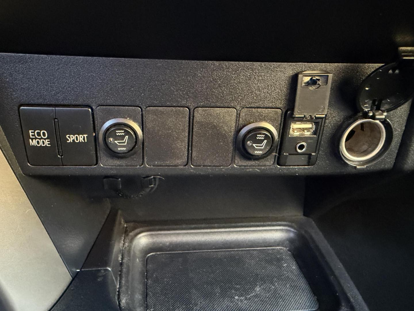 2014 Bluestone Metallic /Black Toyota RAV4 LE AWD (JTMBFREV9ED) with an 2.5L L4 DOHC 16V engine, 6-Speed Automatic transmission, located at 801 South State Street, Salt Lake City, UT, 84111, (801) 328-0098, 40.751953, -111.888206 - Clean title! Great condition inside and out runs great! Good affordable Toyota SUV with AWD (all wheel drive) hard to find in this price range!!! You can buy a 3 month 3,000 mile powertrain warranty and up to 1 year 12,000 miles warranty is available! It has passed all inspections and approved for w - Photo#19