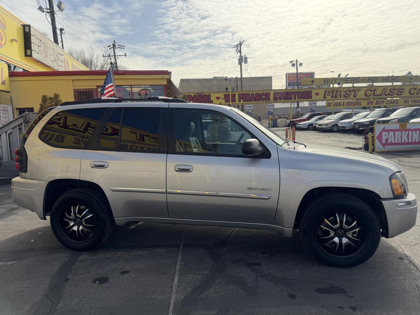 2006 Silver Sky Metallic /Gray GMC Envoy SLE 4WD (1GKDT13S762) with an 4.2L L6 DOHC 24V engine, 4-Speed Automatic Overdrive transmission, located at 801 South State Street, Salt Lake City, UT, 84111, (801) 328-0098, 40.751953, -111.888206 - Clean Title!!! 4x4 SUV Great in the snow and all around year! Good tires. Great shape this is an affordable suv that has been maintained and cared for. Passed all mechanical inspections and approved for up to a 5 year warranty that can be added onto the vehicle price. Features: 4x4, Leather seats, - Photo#4