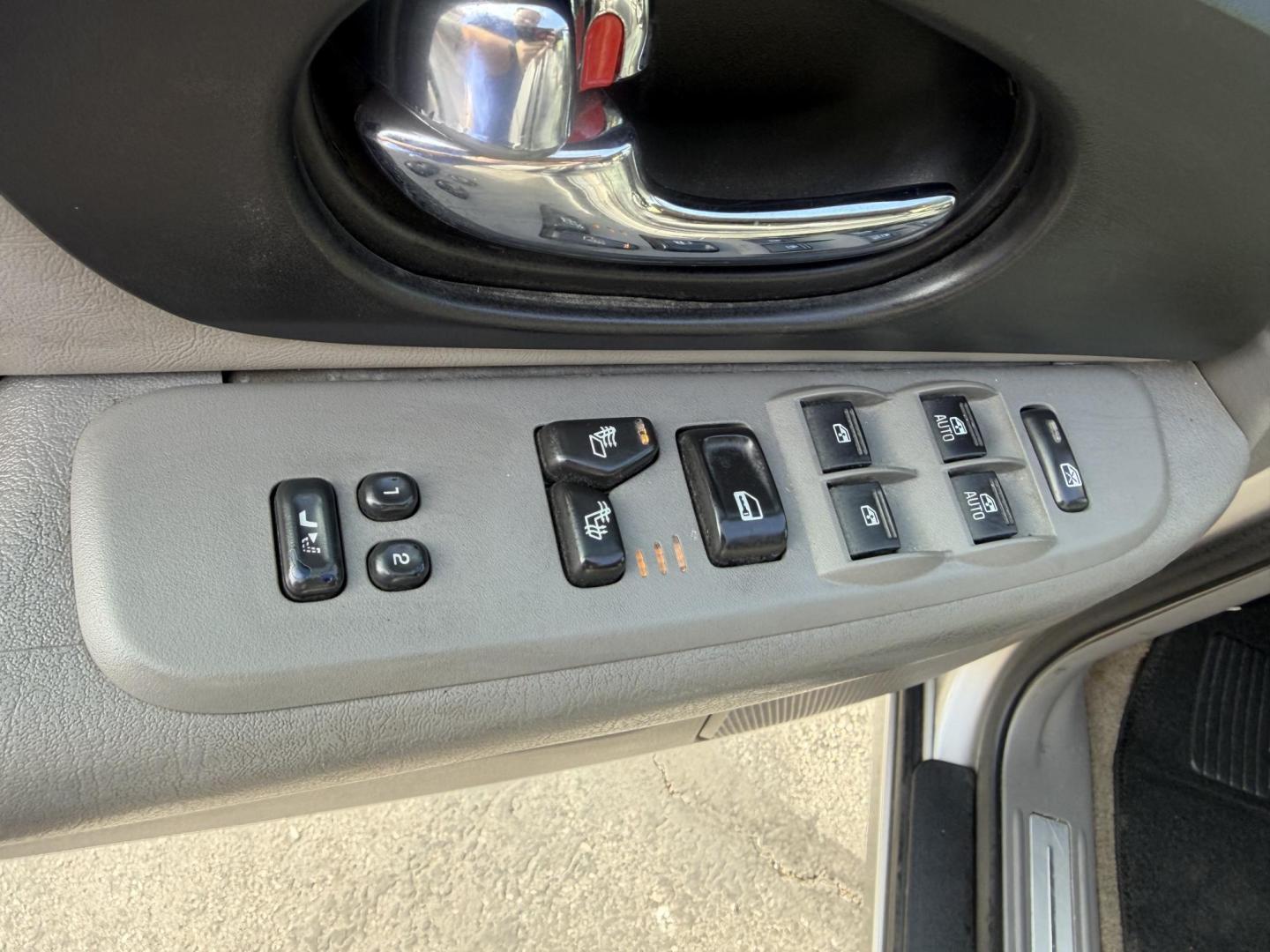 2006 Silver Sky Metallic /Gray GMC Envoy SLE 4WD (1GKDT13S762) with an 4.2L L6 DOHC 24V engine, 4-Speed Automatic Overdrive transmission, located at 801 South State Street, Salt Lake City, UT, 84111, (801) 328-0098, 40.751953, -111.888206 - Clean Title!!! 4x4 SUV Great in the snow and all around year! Good tires. Great shape this is an affordable suv that has been maintained and cared for. Passed all mechanical inspections and approved for up to a 5 year warranty that can be added onto the vehicle price. Features: 4x4, Leather seats, - Photo#17