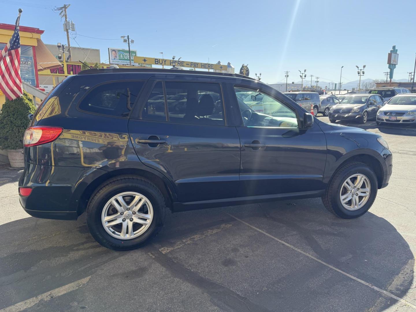 2011 Black /Gray Hyundai Santa Fe GL 2.4 4WD (5XYZGDAB3BG) with an 2.4L L4 DOHC 16V engine, 6-Speed Automatic transmission, located at 801 South State Street, Salt Lake City, UT, 84111, (801) 328-0098, 40.751953, -111.888206 - We put all 4 Brand new Tires! Clean title!!! Approved for up to a 5 year bumper warranty through Protective that can be added onto the vehicle. Great fuel economy this is a fuel efficient SUV at an affordable price hard to find. Features: 4WD/AWD, ABS Brakes, Air Conditioning, Alloy Wheels, AM/FM S - Photo#8