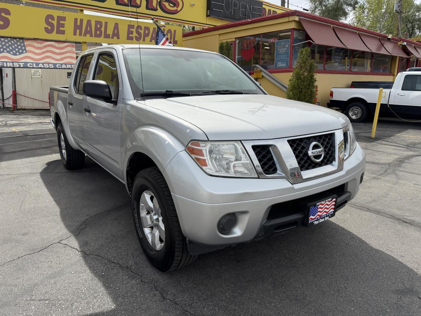 2013 Sunlight Silver Metallic /Gray Nissan Frontier SL Crew Cab 4WD (1N6AD0EV9DN) with an 4.0L V6 DOHC 24V engine, 5-Speed Automatic transmission, located at 801 South State Street, Salt Lake City, UT, 84111, (801) 328-0098, 40.751953, -111.888206 - Clean title! Carfax 2 owners only. Hard to find clean truck in excellent condition!!! Must see comes in 4x4 and showing regular service and maintenance was done on the Carfax! Approved for up to a 5 year warranty that can be purchased that covers bumper to bumper powertrain protection. Features: 4 - Photo#4