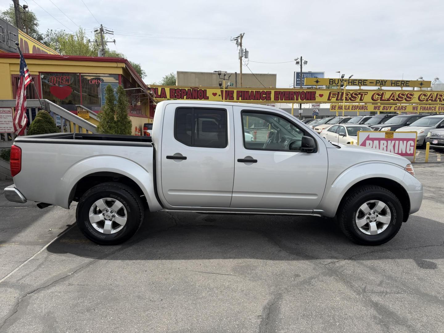 2013 Sunlight Silver Metallic /Gray Nissan Frontier SL Crew Cab 4WD (1N6AD0EV9DN) with an 4.0L V6 DOHC 24V engine, 5-Speed Automatic transmission, located at 801 South State Street, Salt Lake City, UT, 84111, (801) 328-0098, 40.751953, -111.888206 - Clean title! Carfax 2 owners only. Hard to find clean truck in excellent condition!!! Must see comes in 4x4 and showing regular service and maintenance was done on the Carfax! Approved for up to a 5 year warranty that can be purchased that covers bumper to bumper powertrain protection. Features: 4 - Photo#6