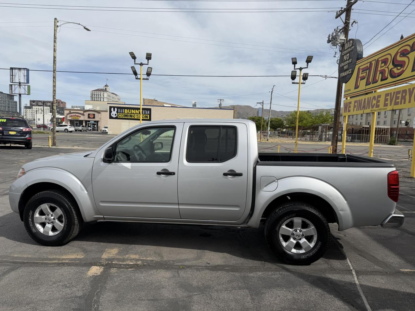 2013 Sunlight Silver Metallic /Gray Nissan Frontier SL Crew Cab 4WD (1N6AD0EV9DN) with an 4.0L V6 DOHC 24V engine, 5-Speed Automatic transmission, located at 801 South State Street, Salt Lake City, UT, 84111, (801) 328-0098, 40.751953, -111.888206 - Clean title! Carfax 2 owners only. Hard to find clean truck in excellent condition!!! Must see comes in 4x4 and showing regular service and maintenance was done on the Carfax! Approved for up to a 5 year warranty that can be purchased that covers bumper to bumper powertrain protection. Features: 4 - Photo#11