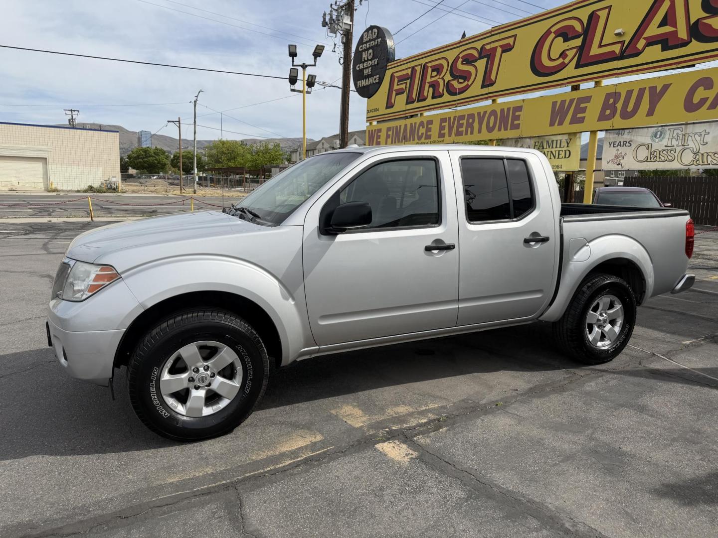 2013 Sunlight Silver Metallic /Gray Nissan Frontier SL Crew Cab 4WD (1N6AD0EV9DN) with an 4.0L V6 DOHC 24V engine, 5-Speed Automatic transmission, located at 801 South State Street, Salt Lake City, UT, 84111, (801) 328-0098, 40.751953, -111.888206 - Clean title! Carfax 2 owners only. Hard to find clean truck in excellent condition!!! Must see comes in 4x4 and showing regular service and maintenance was done on the Carfax! Approved for up to a 5 year warranty that can be purchased that covers bumper to bumper powertrain protection. Features: 4 - Photo#12