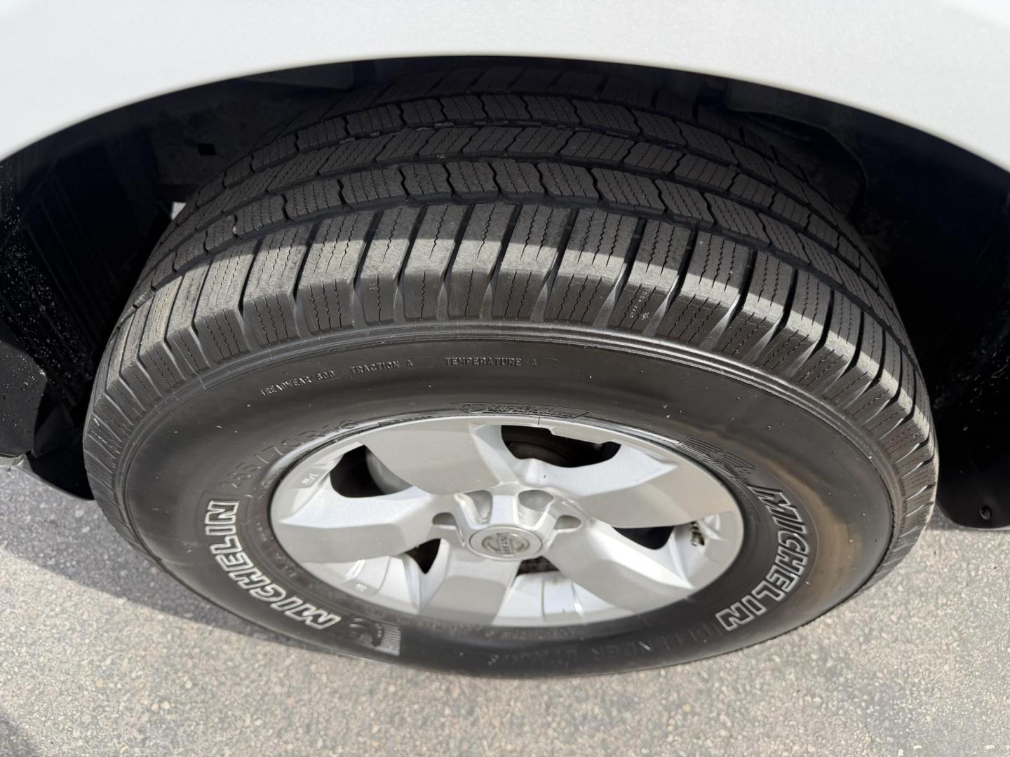 2013 Sunlight Silver Metallic /Gray Nissan Frontier SL Crew Cab 4WD (1N6AD0EV9DN) with an 4.0L V6 DOHC 24V engine, 5-Speed Automatic transmission, located at 801 South State Street, Salt Lake City, UT, 84111, (801) 328-0098, 40.751953, -111.888206 - Clean title! Carfax 2 owners only. Hard to find clean truck in excellent condition!!! Must see comes in 4x4 and showing regular service and maintenance was done on the Carfax! Approved for up to a 5 year warranty that can be purchased that covers bumper to bumper powertrain protection. Features: 4 - Photo#13