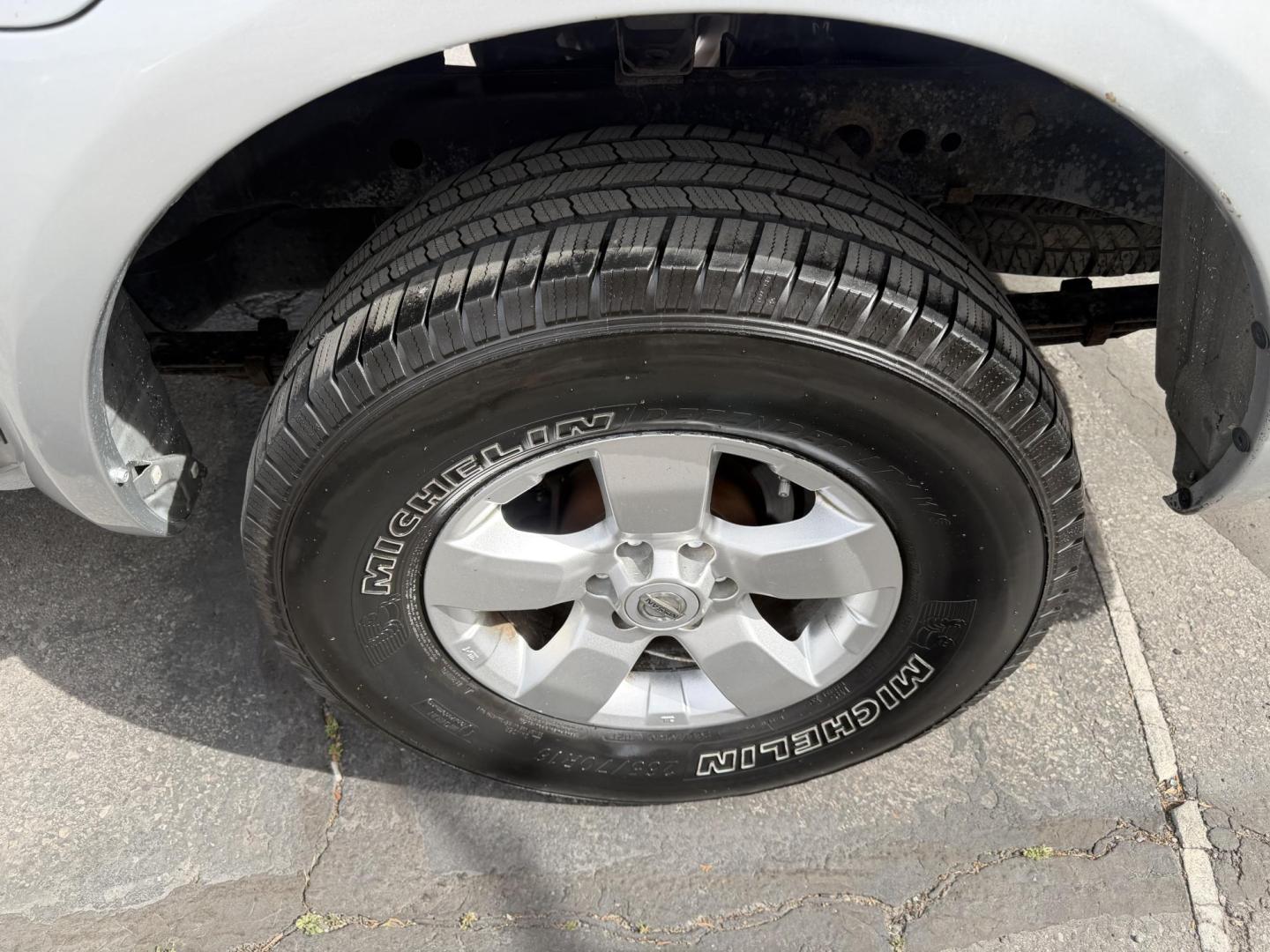 2013 Sunlight Silver Metallic /Gray Nissan Frontier SL Crew Cab 4WD (1N6AD0EV9DN) with an 4.0L V6 DOHC 24V engine, 5-Speed Automatic transmission, located at 801 South State Street, Salt Lake City, UT, 84111, (801) 328-0098, 40.751953, -111.888206 - Clean title! Carfax 2 owners only. Hard to find clean truck in excellent condition!!! Must see comes in 4x4 and showing regular service and maintenance was done on the Carfax! Approved for up to a 5 year warranty that can be purchased that covers bumper to bumper powertrain protection. Features: 4 - Photo#14