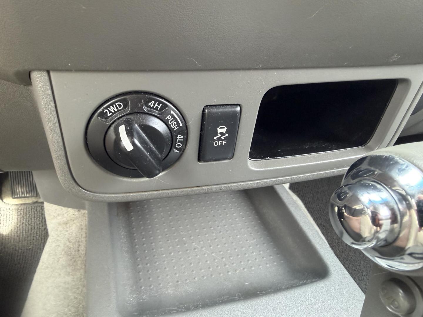 2013 Sunlight Silver Metallic /Gray Nissan Frontier SL Crew Cab 4WD (1N6AD0EV9DN) with an 4.0L V6 DOHC 24V engine, 5-Speed Automatic transmission, located at 801 South State Street, Salt Lake City, UT, 84111, (801) 328-0098, 40.751953, -111.888206 - Clean title! Carfax 2 owners only. Hard to find clean truck in excellent condition!!! Must see comes in 4x4 and showing regular service and maintenance was done on the Carfax! Approved for up to a 5 year warranty that can be purchased that covers bumper to bumper powertrain protection. Features: 4 - Photo#22