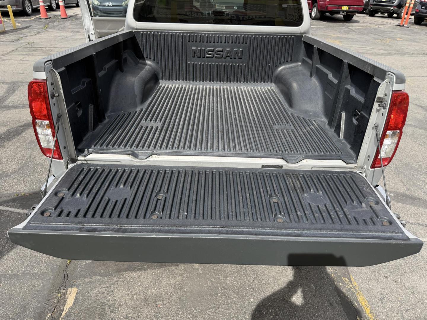 2013 Sunlight Silver Metallic /Gray Nissan Frontier SL Crew Cab 4WD (1N6AD0EV9DN) with an 4.0L V6 DOHC 24V engine, 5-Speed Automatic transmission, located at 801 South State Street, Salt Lake City, UT, 84111, (801) 328-0098, 40.751953, -111.888206 - Clean title! Carfax 2 owners only. Hard to find clean truck in excellent condition!!! Must see comes in 4x4 and showing regular service and maintenance was done on the Carfax! Approved for up to a 5 year warranty that can be purchased that covers bumper to bumper powertrain protection. Features: 4 - Photo#28
