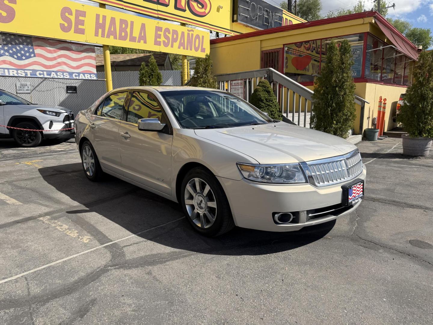 2009 Silver Sky Metallic /Black Lincoln MKZ FWD (3LNHM26T09R) with an 3.5L V6 DOHC 24V engine, 6-Speed Automatic transmission, located at 801 South State Street, Salt Lake City, UT, 84111, (801) 328-0098, 40.751953, -111.888206 - Clean title! No accidents on the Carfax report! Really super clean for the year hard to find this clean for the year! Only 2 previous owners reported on Carfax. Passed all inspections and has been approved for up to a 5 year warranty that can be added onto the sale. Super low miles also for the year - Photo#3