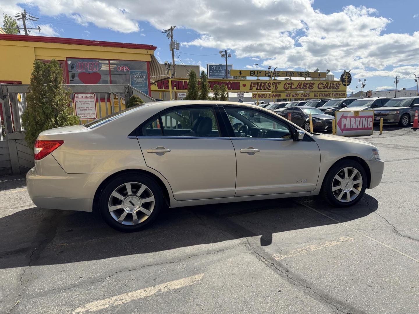 2009 Silver Sky Metallic /Black Lincoln MKZ FWD (3LNHM26T09R) with an 3.5L V6 DOHC 24V engine, 6-Speed Automatic transmission, located at 801 South State Street, Salt Lake City, UT, 84111, (801) 328-0098, 40.751953, -111.888206 - Clean title! No accidents on the Carfax report! Really super clean for the year hard to find this clean for the year! Only 2 previous owners reported on Carfax. Passed all inspections and has been approved for up to a 5 year warranty that can be added onto the sale. Super low miles also for the year - Photo#5