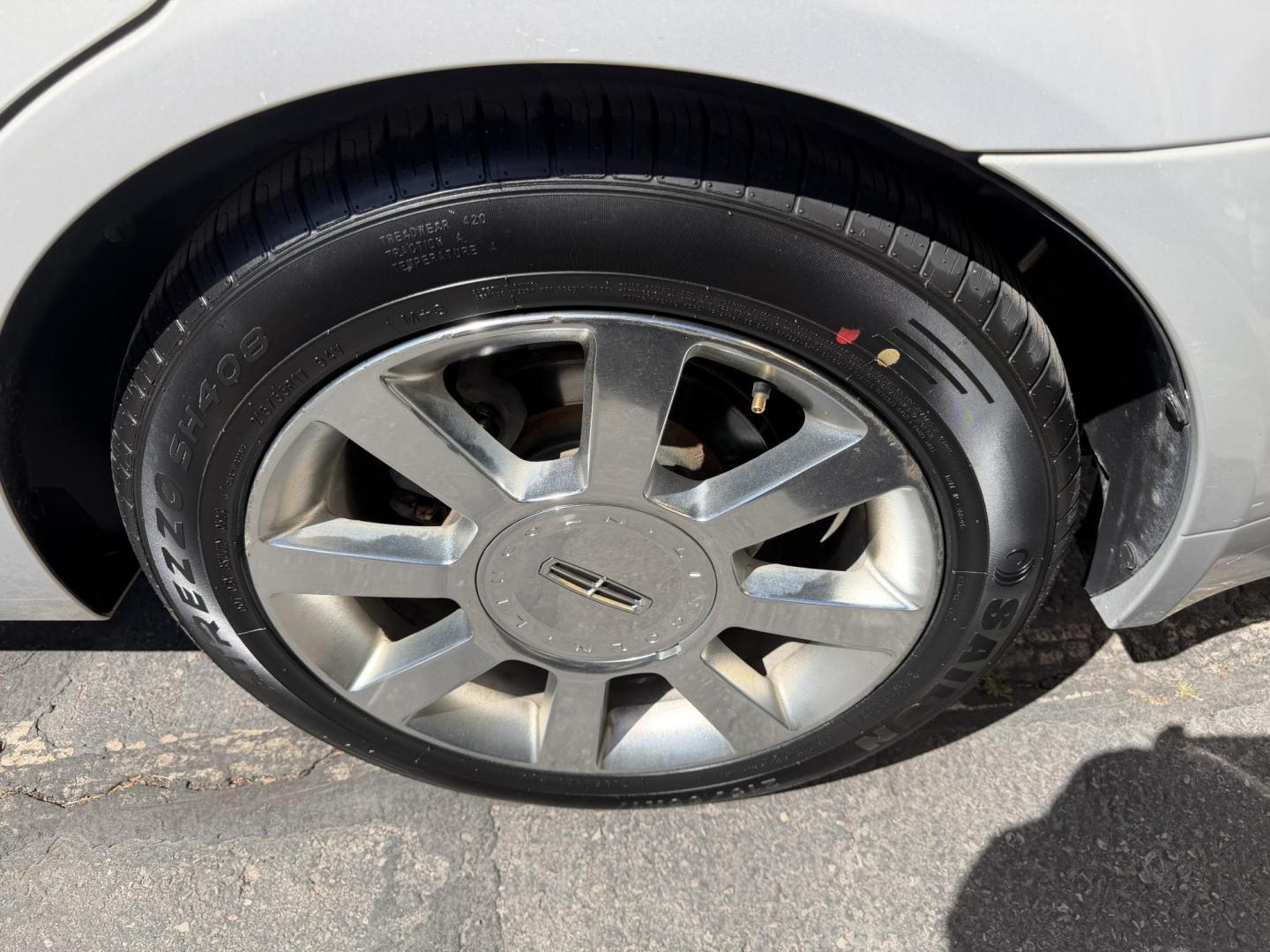 2009 Silver Sky Metallic /Black Lincoln MKZ FWD (3LNHM26T09R) with an 3.5L V6 DOHC 24V engine, 6-Speed Automatic transmission, located at 801 South State Street, Salt Lake City, UT, 84111, (801) 328-0098, 40.751953, -111.888206 - Clean title! No accidents on the Carfax report! Really super clean for the year hard to find this clean for the year! Only 2 previous owners reported on Carfax. Passed all inspections and has been approved for up to a 5 year warranty that can be added onto the sale. Super low miles also for the year - Photo#12