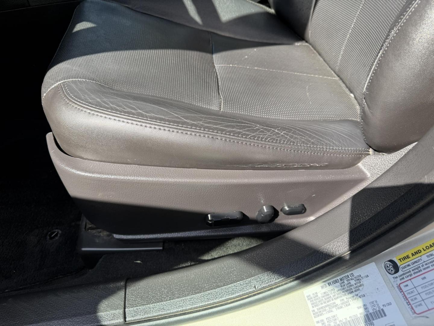 2009 Silver Sky Metallic /Black Lincoln MKZ FWD (3LNHM26T09R) with an 3.5L V6 DOHC 24V engine, 6-Speed Automatic transmission, located at 801 South State Street, Salt Lake City, UT, 84111, (801) 328-0098, 40.751953, -111.888206 - Clean title! No accidents on the Carfax report! Really super clean for the year hard to find this clean for the year! Only 2 previous owners reported on Carfax. Passed all inspections and has been approved for up to a 5 year warranty that can be added onto the sale. Super low miles also for the year - Photo#17