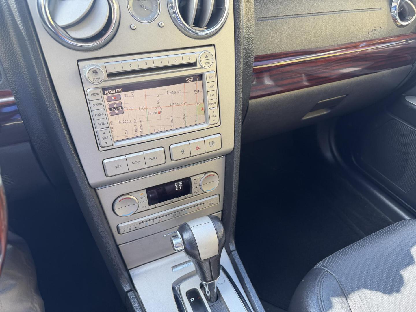 2009 Silver Sky Metallic /Black Lincoln MKZ FWD (3LNHM26T09R) with an 3.5L V6 DOHC 24V engine, 6-Speed Automatic transmission, located at 801 South State Street, Salt Lake City, UT, 84111, (801) 328-0098, 40.751953, -111.888206 - Clean title! No accidents on the Carfax report! Really super clean for the year hard to find this clean for the year! Only 2 previous owners reported on Carfax. Passed all inspections and has been approved for up to a 5 year warranty that can be added onto the sale. Super low miles also for the year - Photo#21