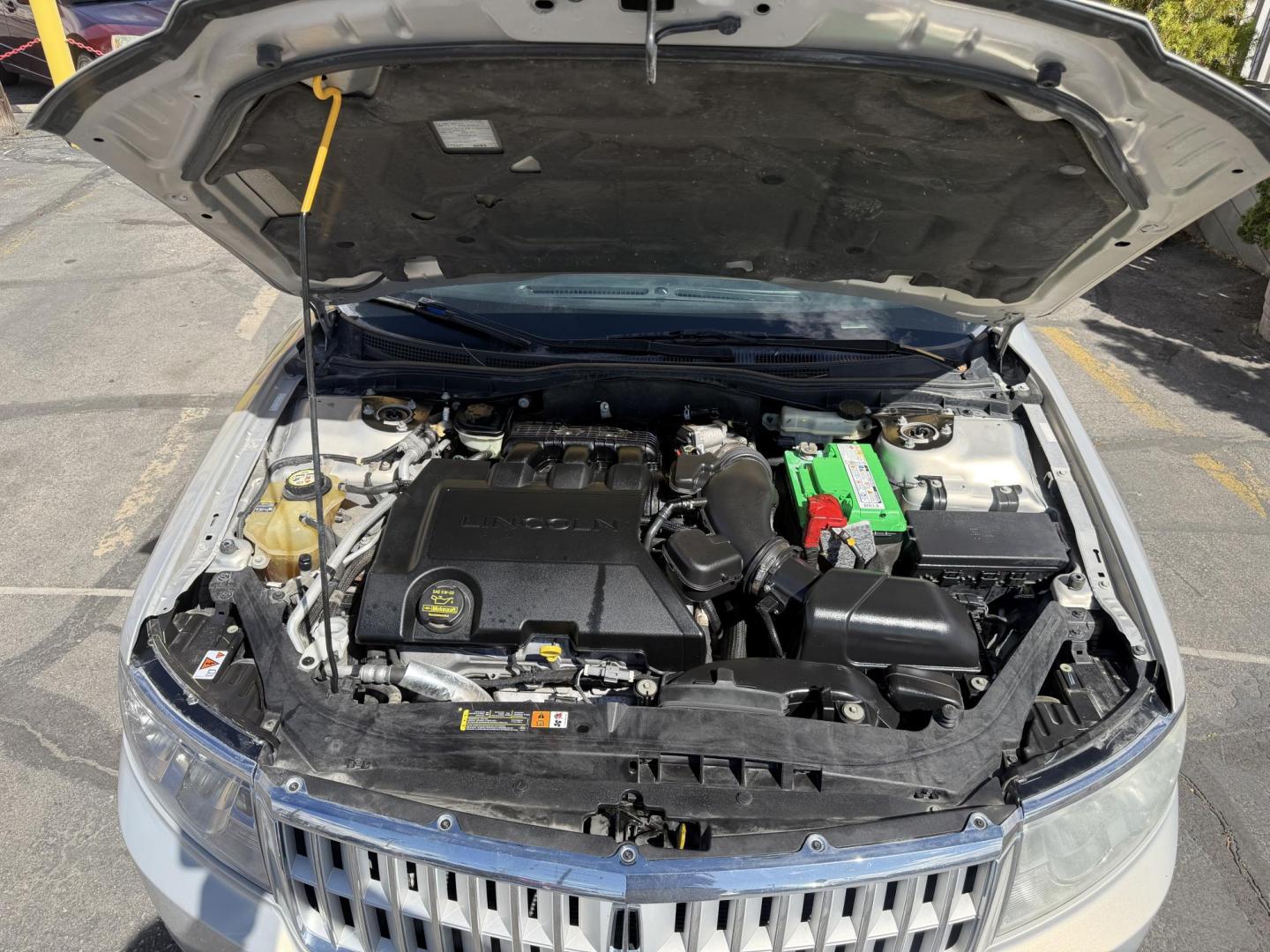 2009 Silver Sky Metallic /Black Lincoln MKZ FWD (3LNHM26T09R) with an 3.5L V6 DOHC 24V engine, 6-Speed Automatic transmission, located at 801 South State Street, Salt Lake City, UT, 84111, (801) 328-0098, 40.751953, -111.888206 - Clean title! No accidents on the Carfax report! Really super clean for the year hard to find this clean for the year! Only 2 previous owners reported on Carfax. Passed all inspections and has been approved for up to a 5 year warranty that can be added onto the sale. Super low miles also for the year - Photo#25