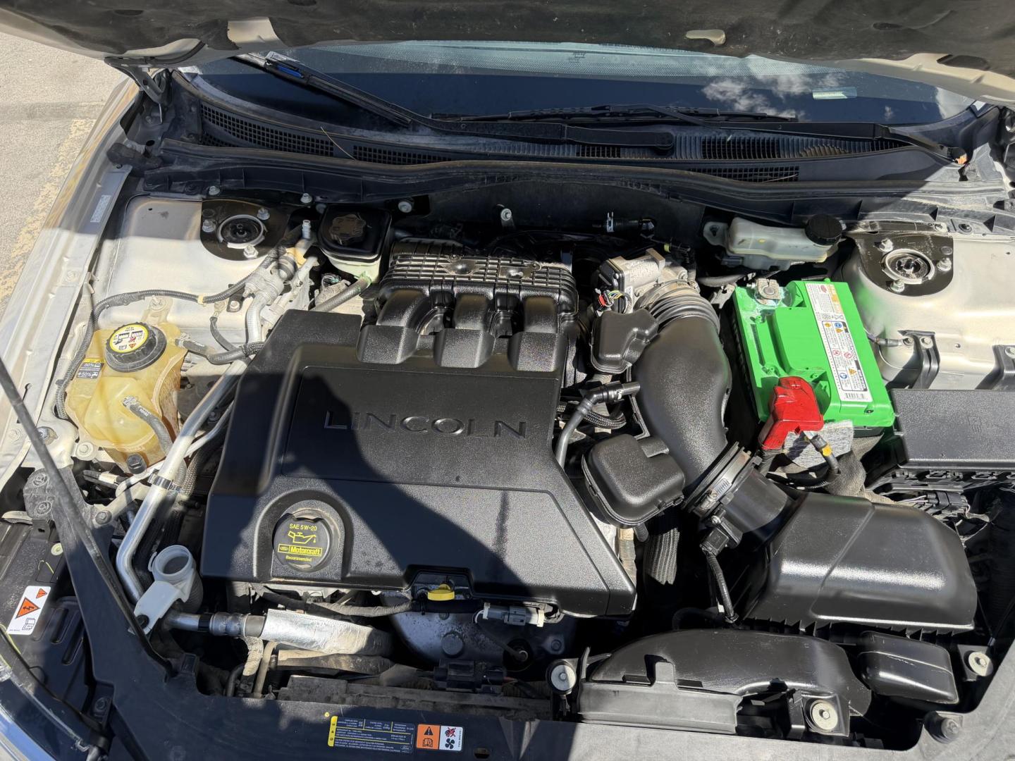 2009 Silver Sky Metallic /Black Lincoln MKZ FWD (3LNHM26T09R) with an 3.5L V6 DOHC 24V engine, 6-Speed Automatic transmission, located at 801 South State Street, Salt Lake City, UT, 84111, (801) 328-0098, 40.751953, -111.888206 - Clean title! No accidents on the Carfax report! Really super clean for the year hard to find this clean for the year! Only 2 previous owners reported on Carfax. Passed all inspections and has been approved for up to a 5 year warranty that can be added onto the sale. Super low miles also for the year - Photo#26