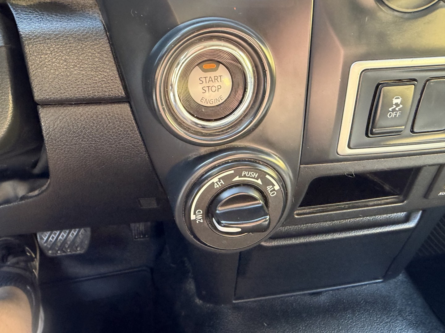 2017 Black /Black Nissan Titan S Crew Cab 4WD (1N6AA1EJ4HN) with an 5.6L V8 DOHC 32V engine, 6A transmission, located at 801 South State Street, Salt Lake City, UT, 84111, (801) 328-0098, 40.751953, -111.888206 - Clean title! Only 2 previous owners reported on the Carfax history report! This is a must see for anyone looking for a nice truck! Approved for up to a 5 year extended warranty! Come in today or call 801-328-0098 to schedule an appointment to take a look at it! Features: 4WD/AWD, ABS Brakes, Air C - Photo#29