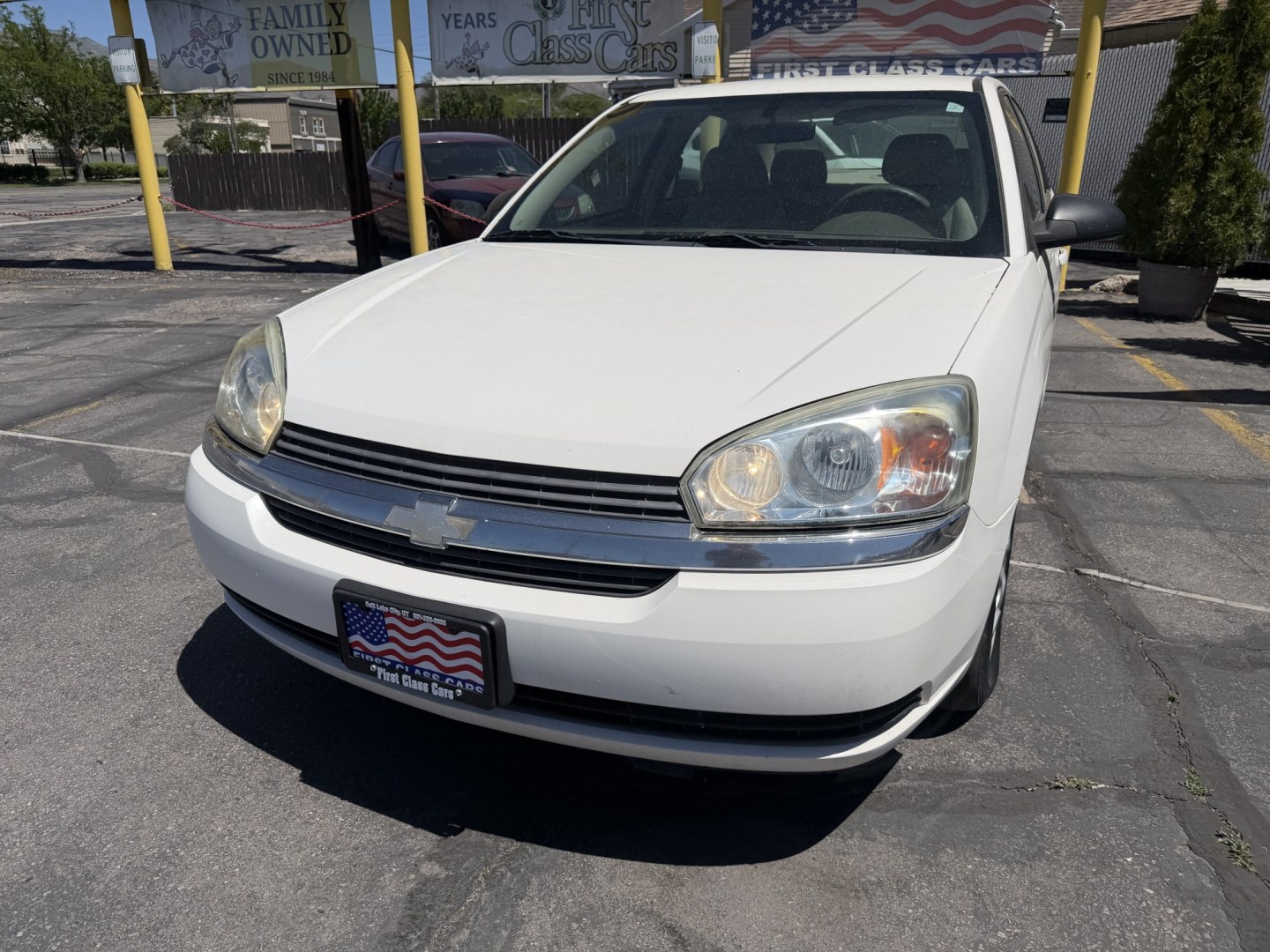 2004 Super White /Tan Chevrolet Malibu LS (1G1ZT528X4F) with an 3.5L V6 OHV 12V engine, 4-Speed Automatic Overdrive transmission, located at 801 South State Street, Salt Lake City, UT, 84111, (801) 328-0098, 40.751953, -111.888206 - Clean title! No reported accidents on Carfax history report! Approved for up to a 5 year warranty that can be added at time of purchase! Passed all inspections and ready for sale! Good reliable affordable transportation to go from point a to point b! Features: ABS Brakes, Air Conditioning, Alloy W - Photo#2